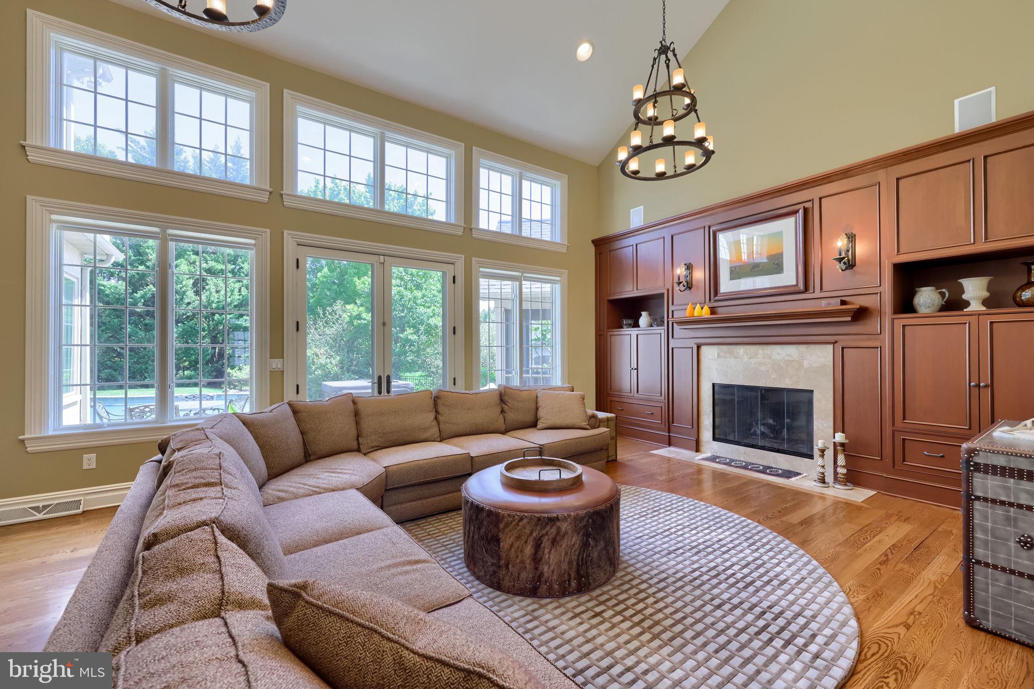 WELLESLEY MANOR - Residential