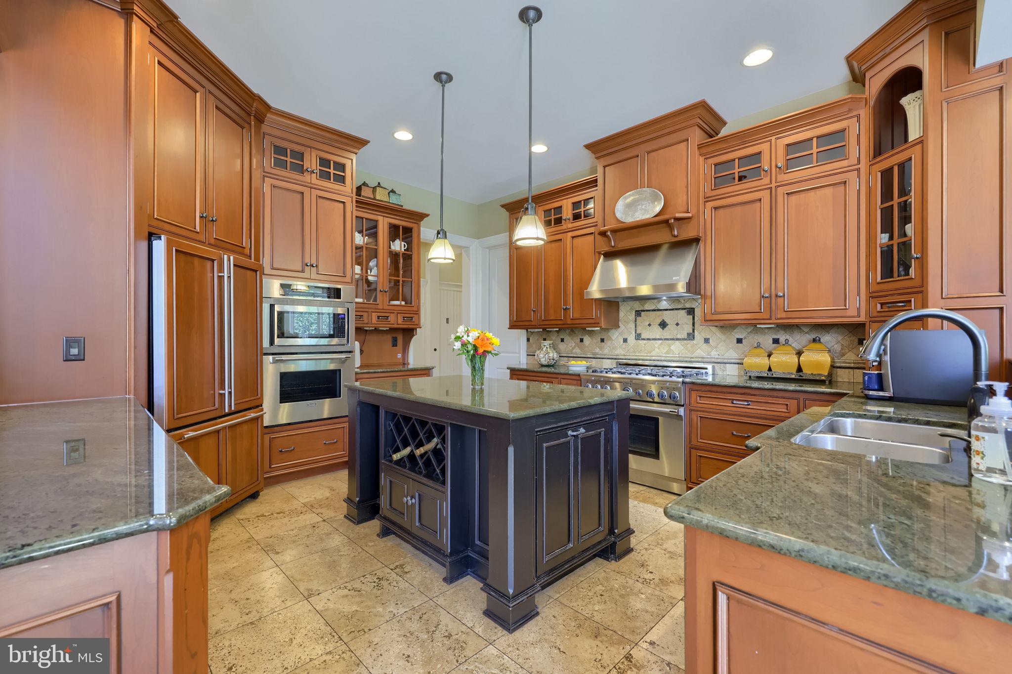 WELLESLEY MANOR - Residential
