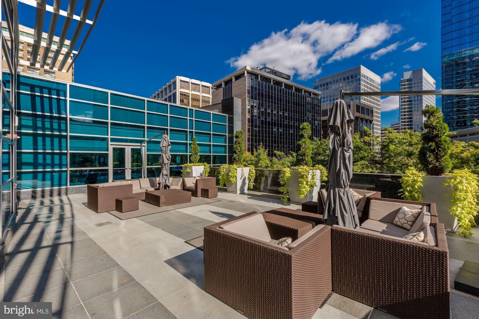 TURNBERRY TOWER - Residential