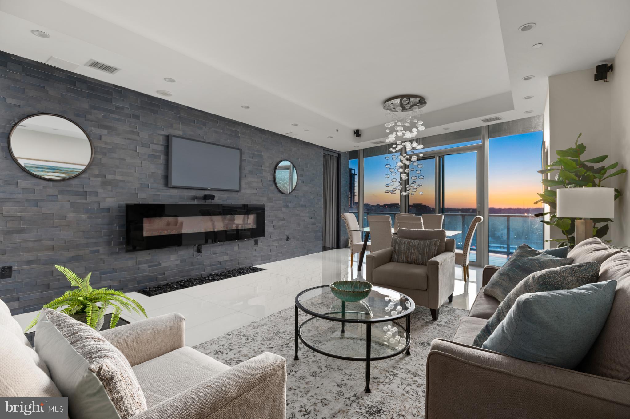 TURNBERRY TOWER - Residential