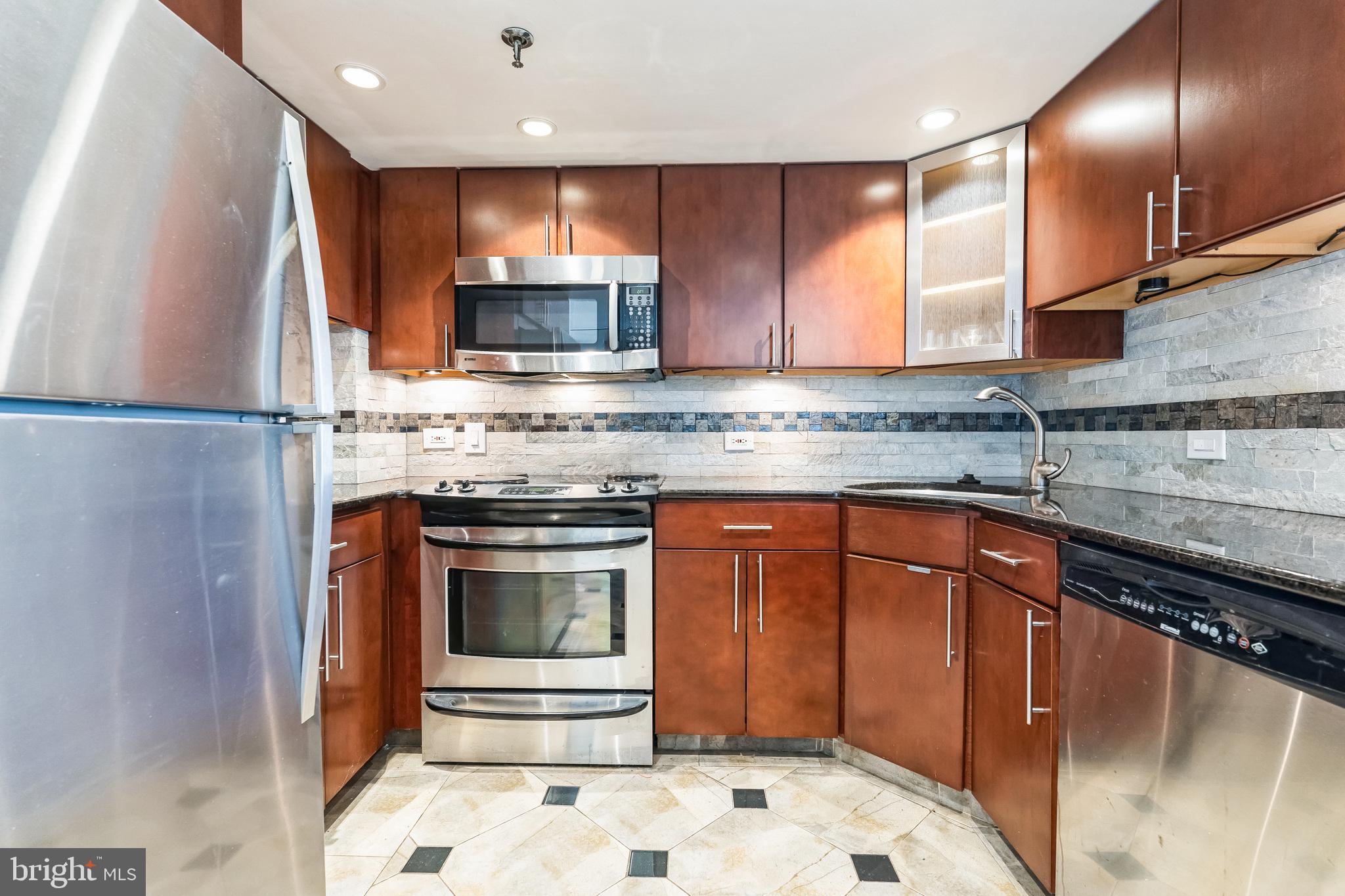 CITYVIEW CONDOMINIUMS - Residential