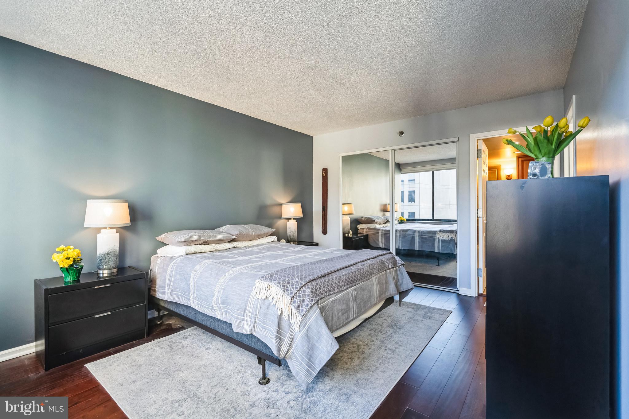 CITYVIEW CONDOMINIUMS - Residential