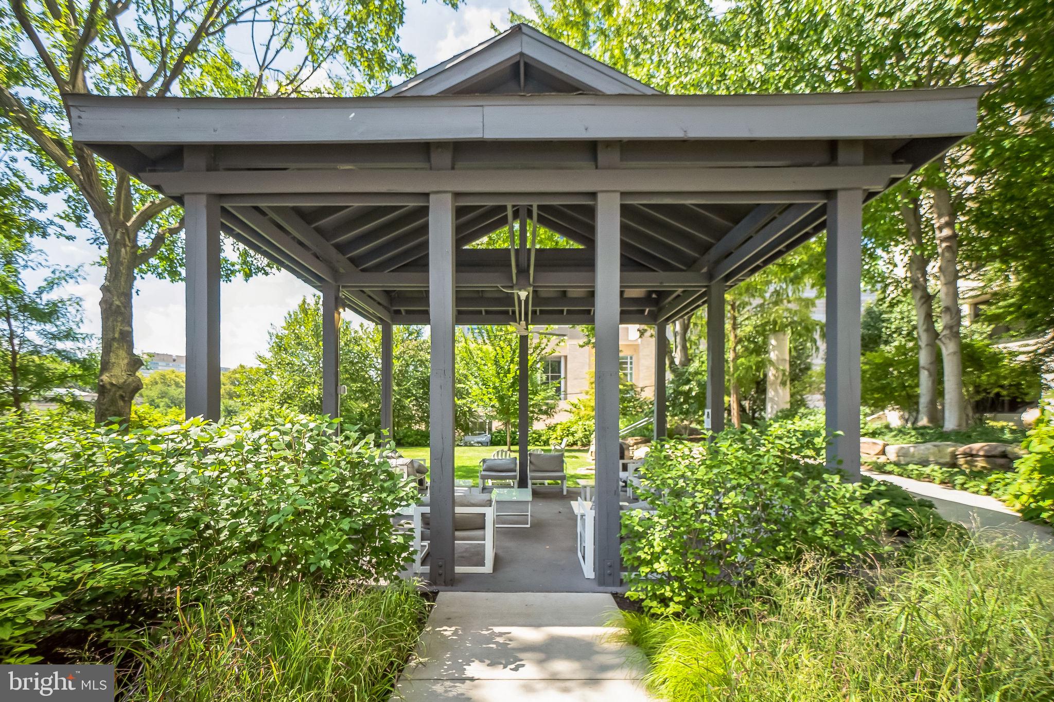 CITYVIEW CONDOMINIUMS - Residential