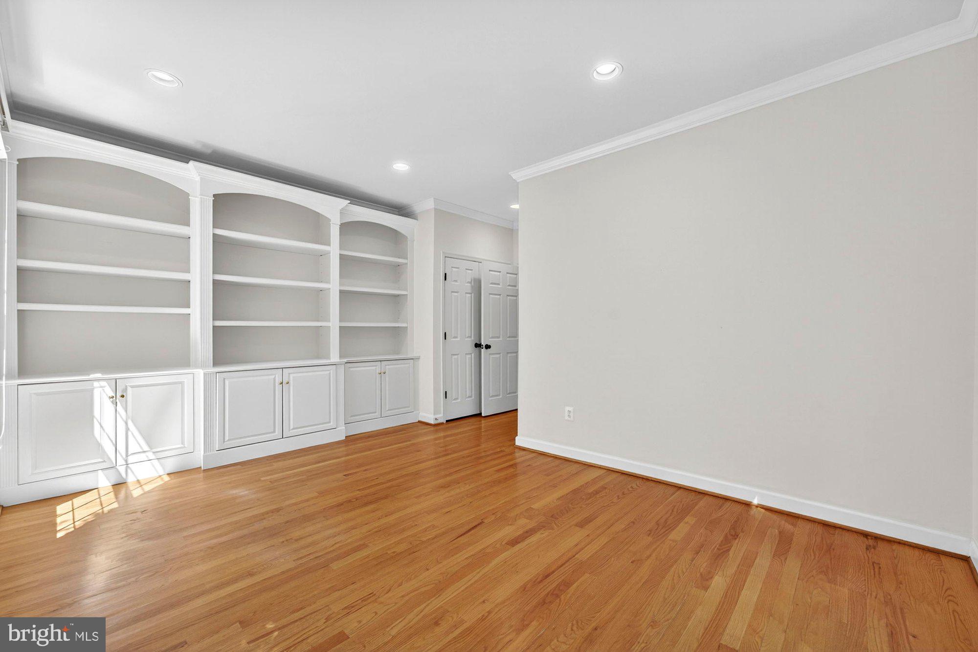 HUNTING HILLS - Residential