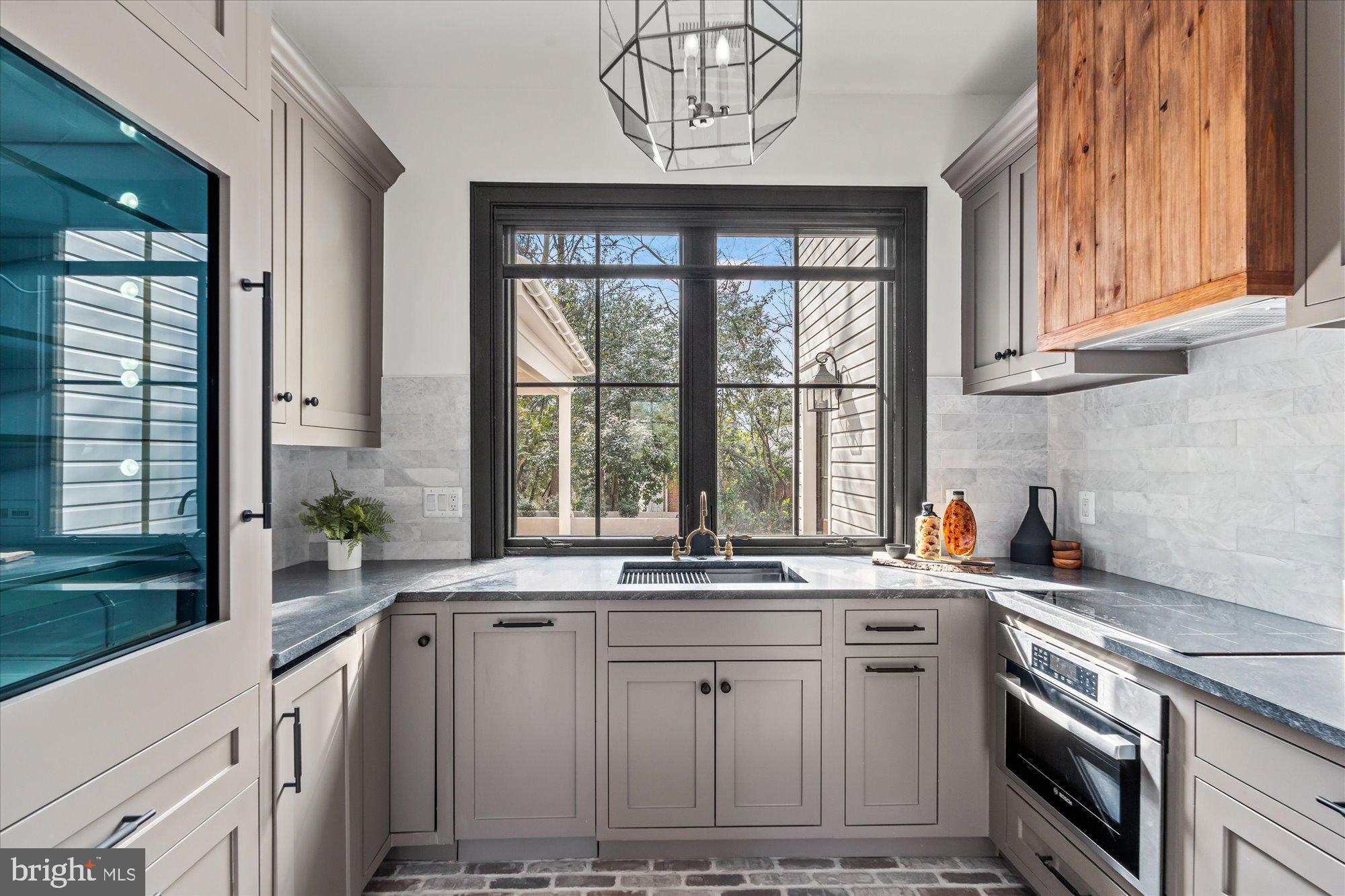 ARLINGTON - Residential