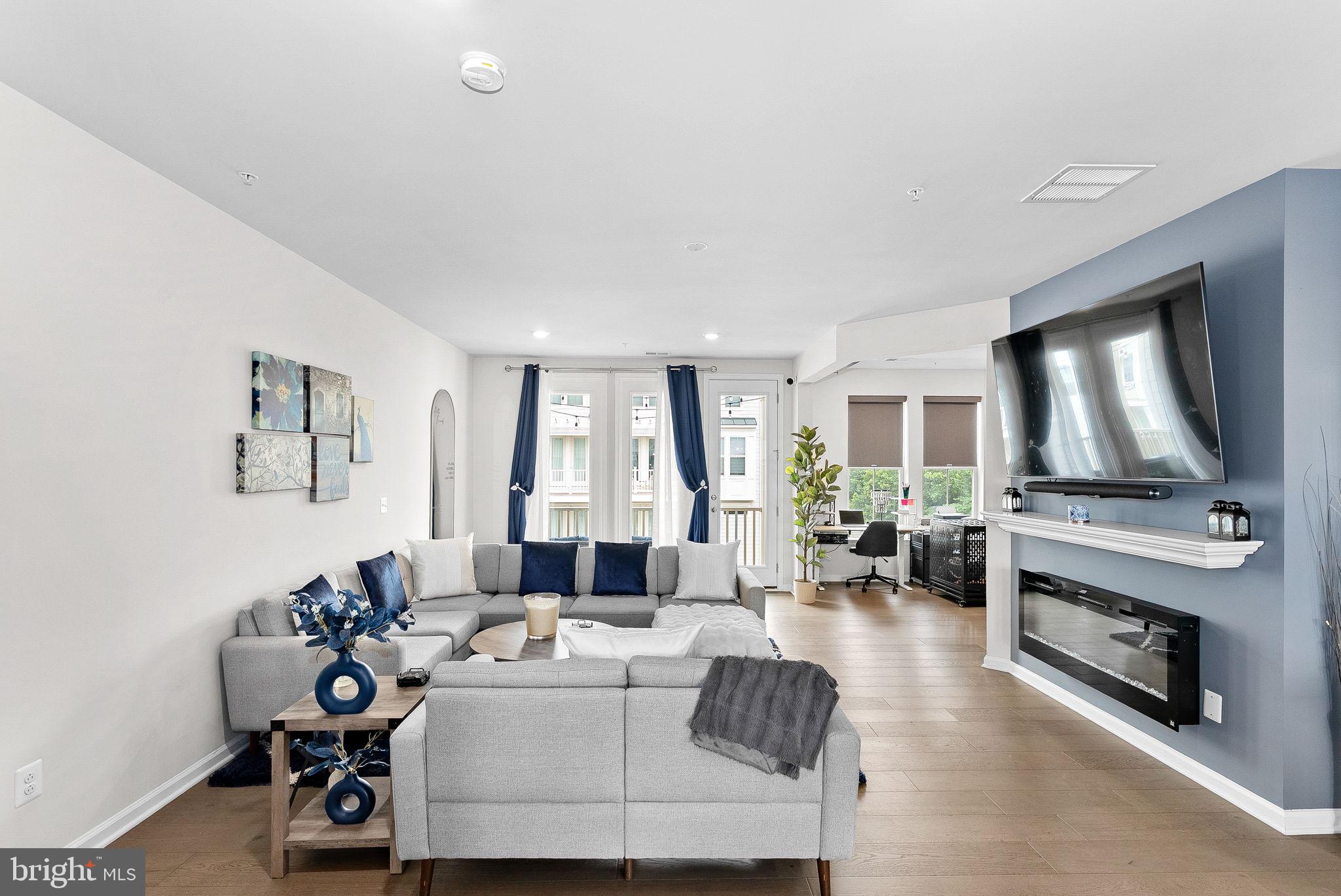 POTOMAC STATION MARKETPLACE - Residential