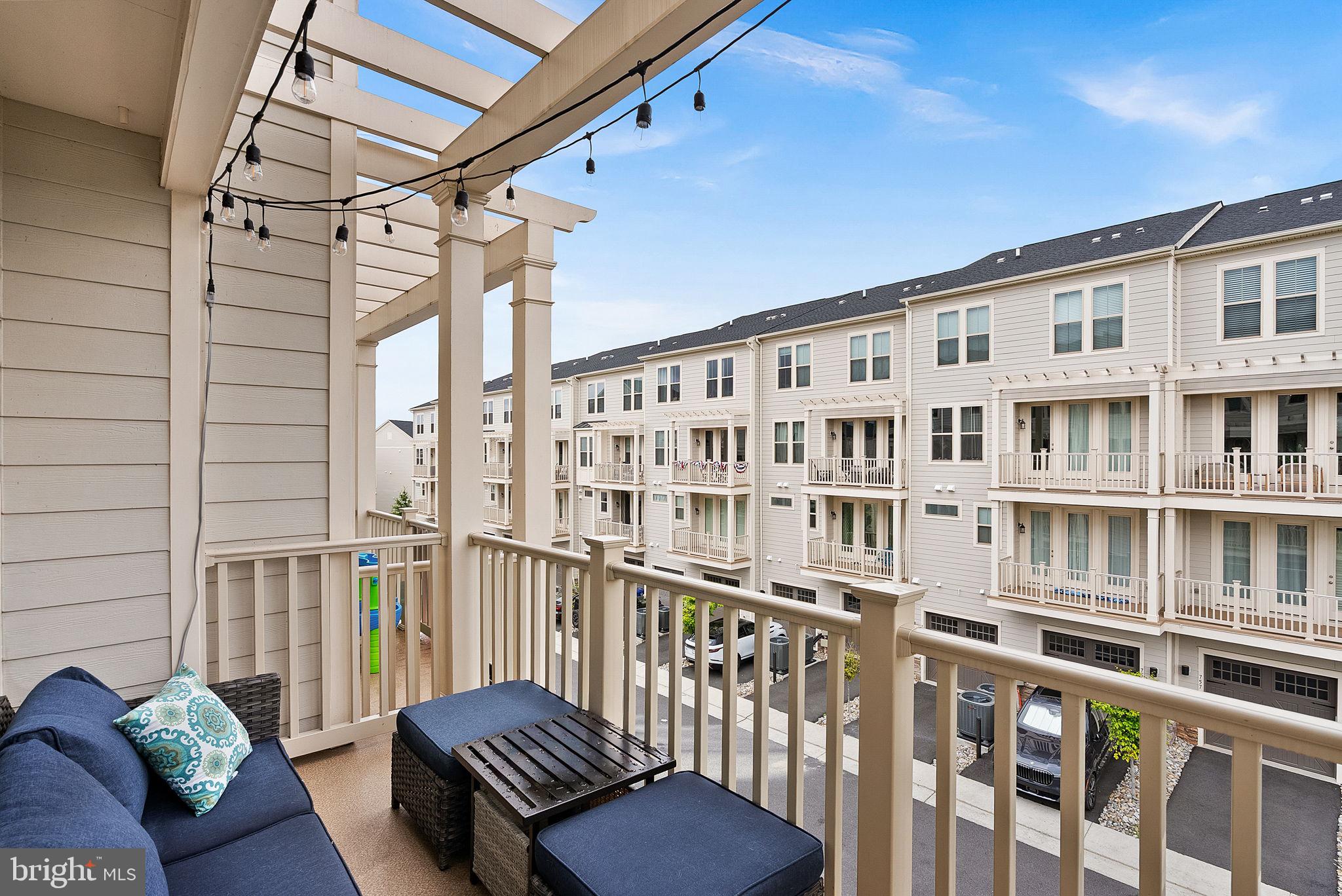 POTOMAC STATION MARKETPLACE - Residential