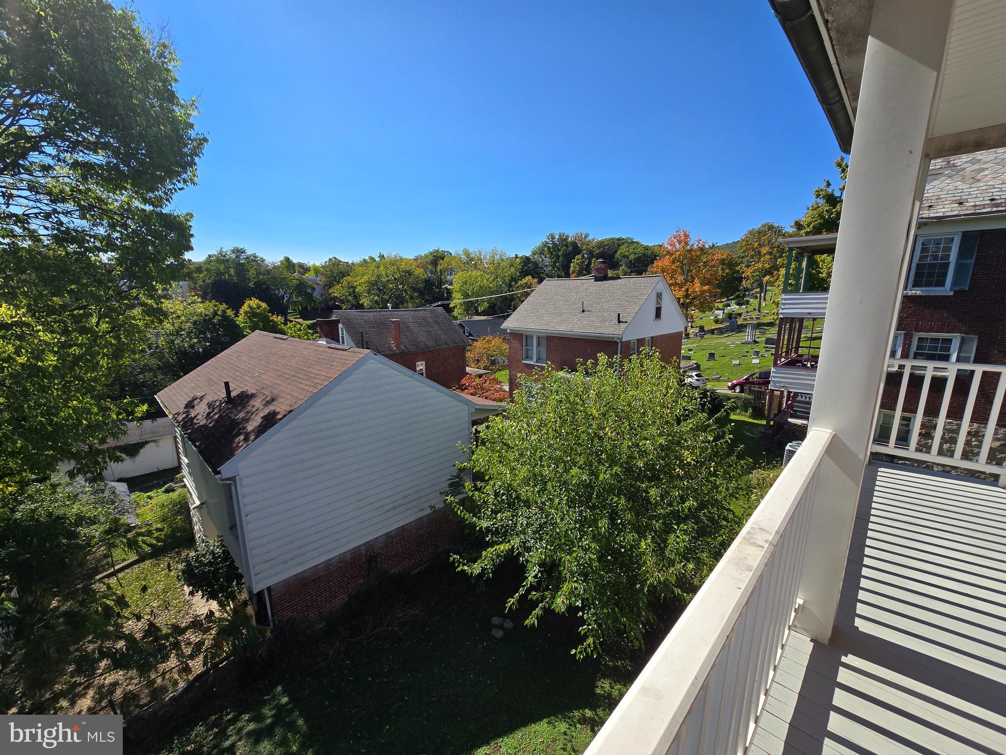 WEST SIDE - Residential