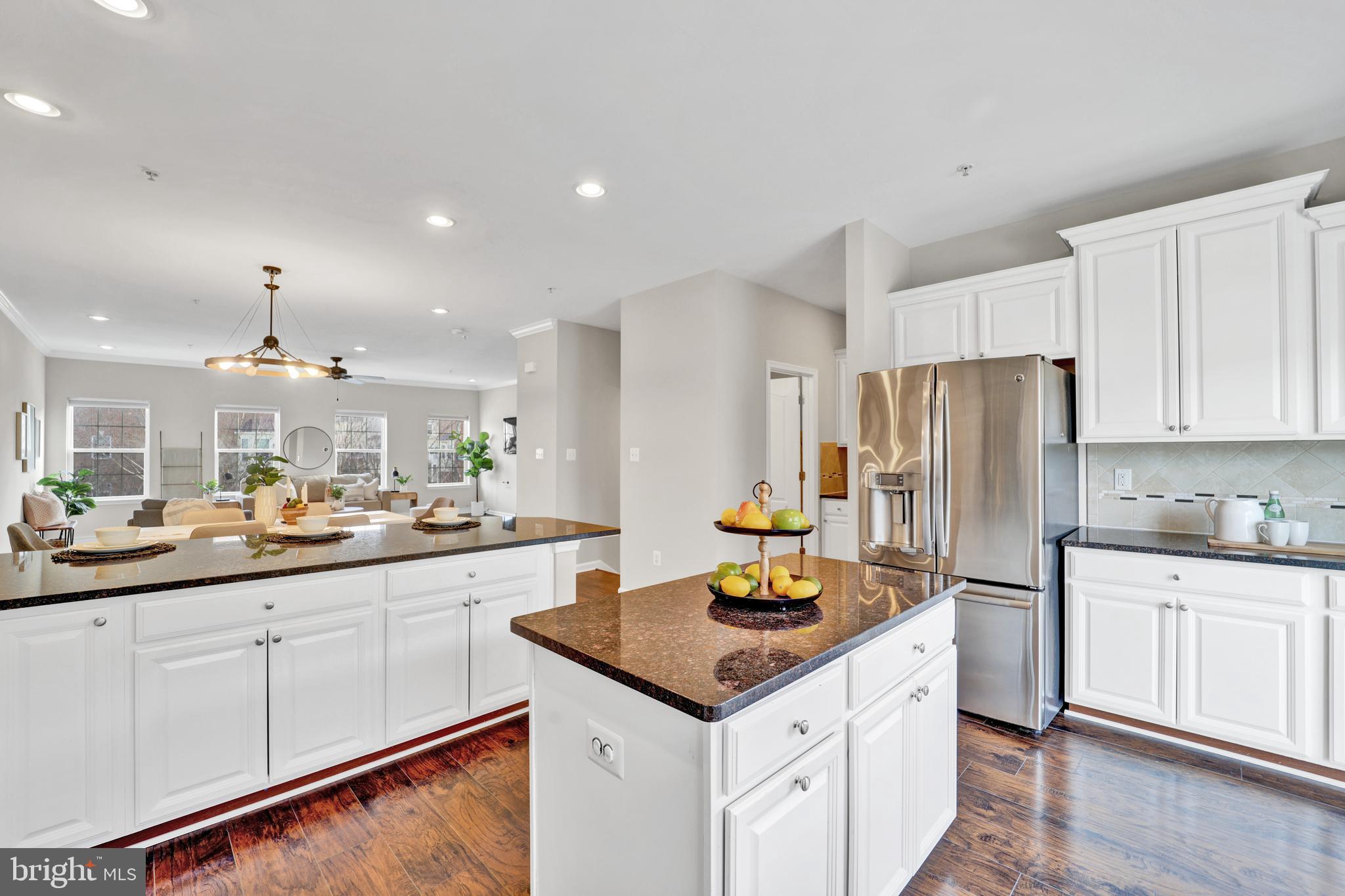 OXFORD SQUARE - Residential
