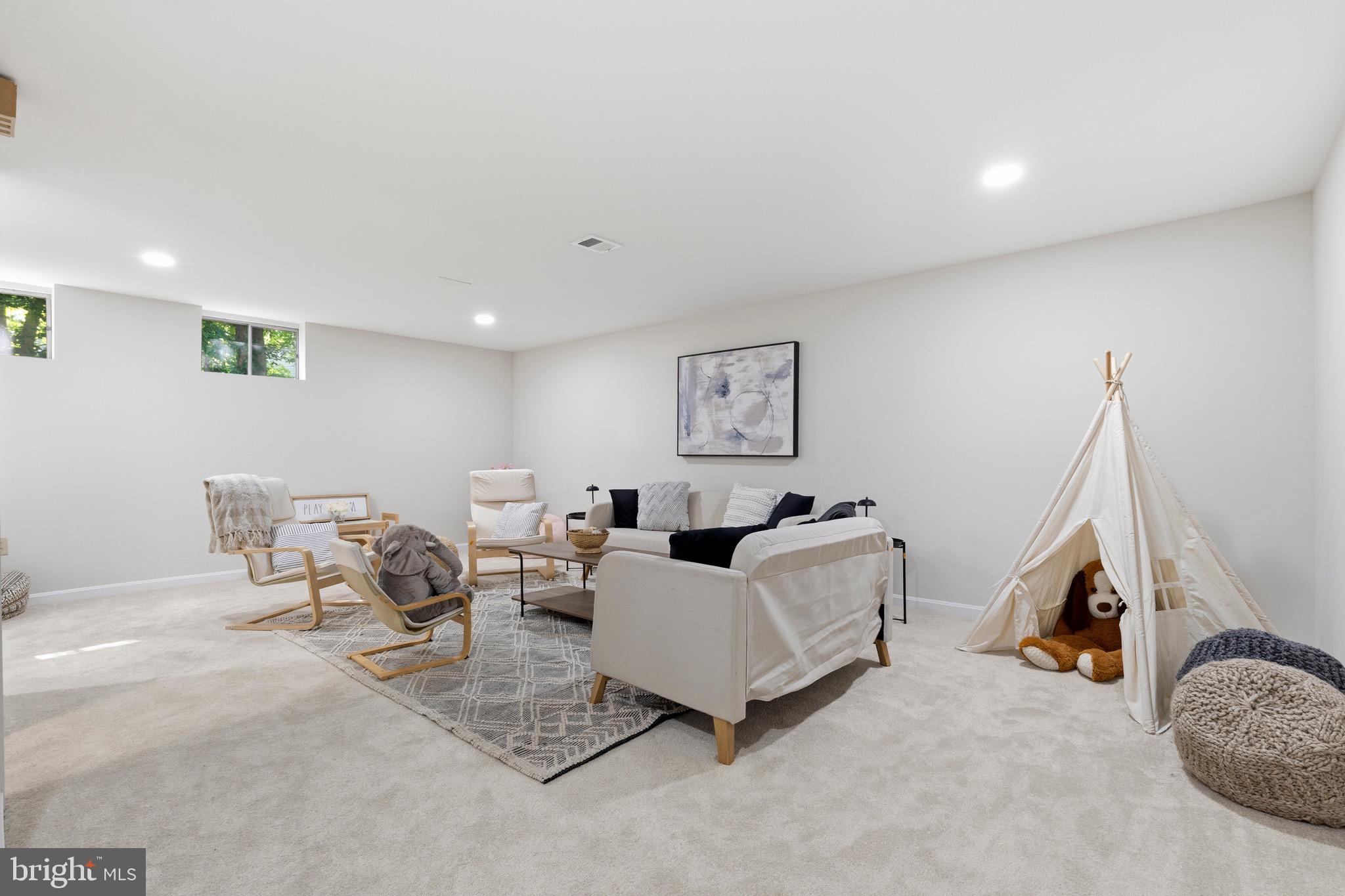 KENWOOD OAKS - Residential