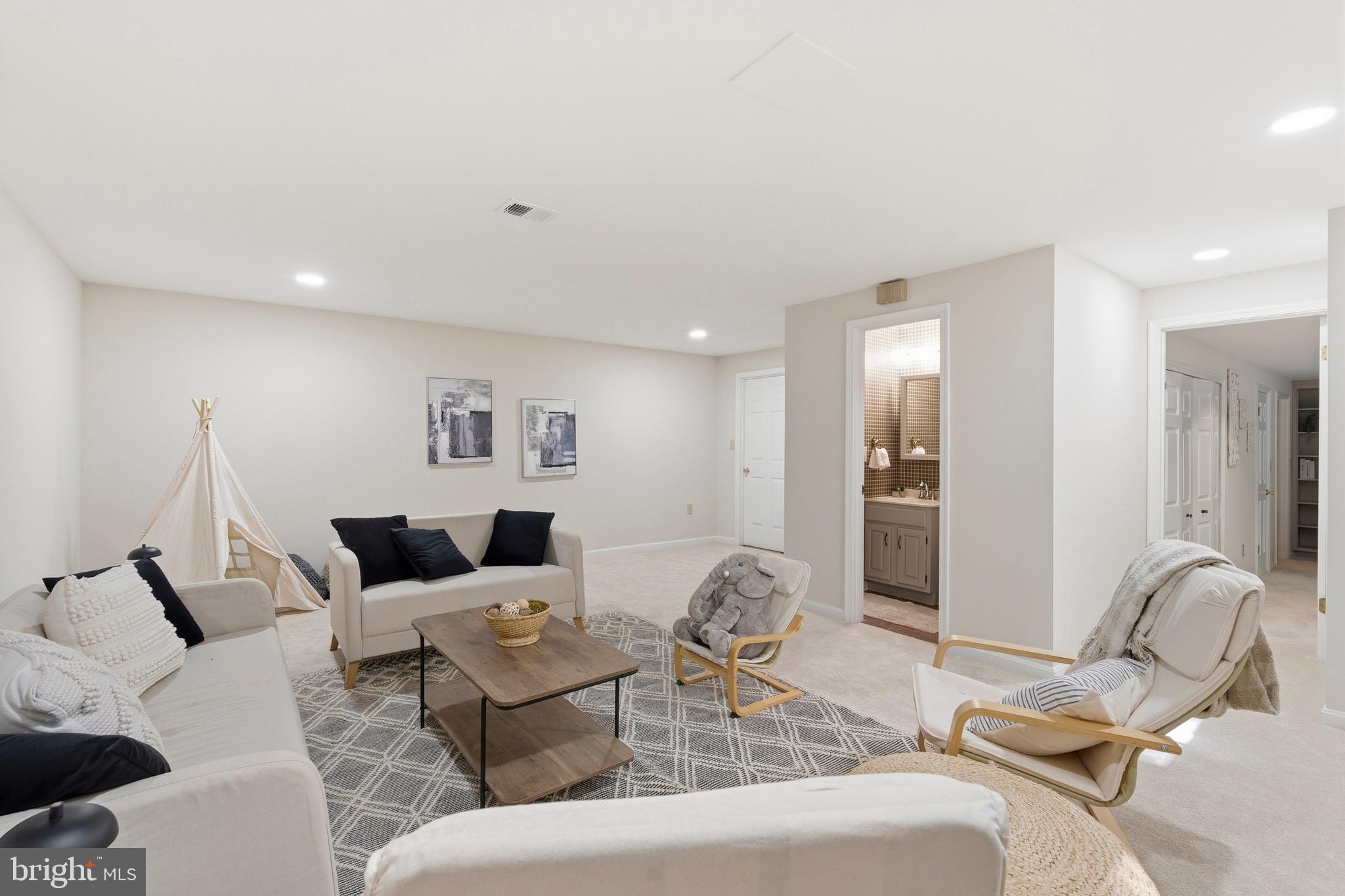KENWOOD OAKS - Residential