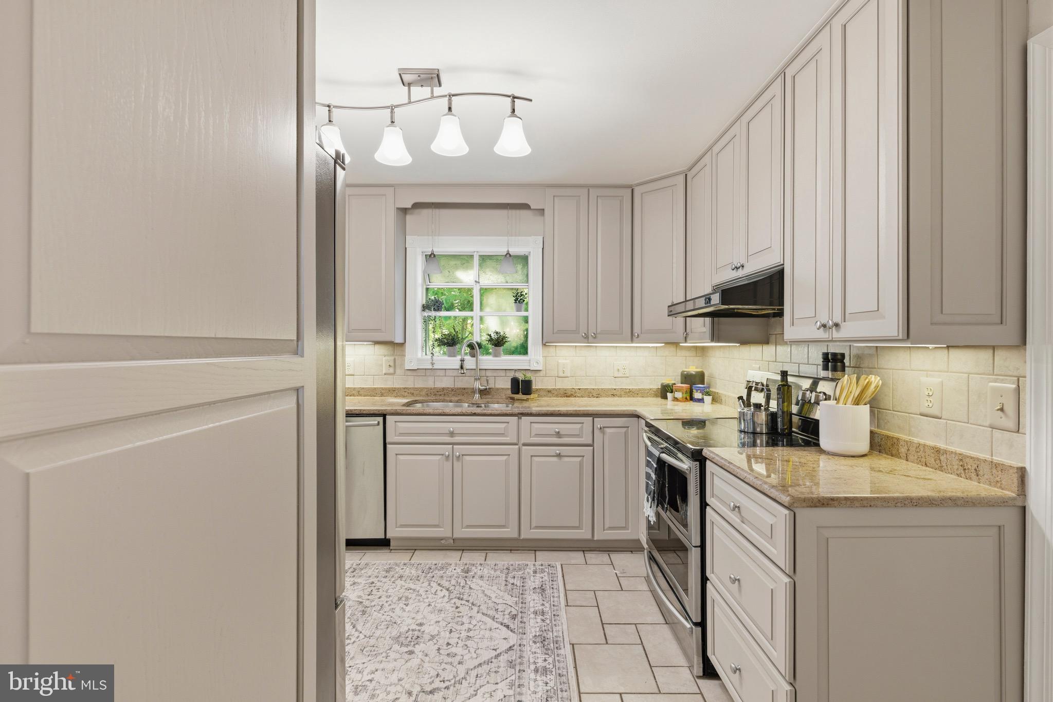 KENWOOD OAKS - Residential