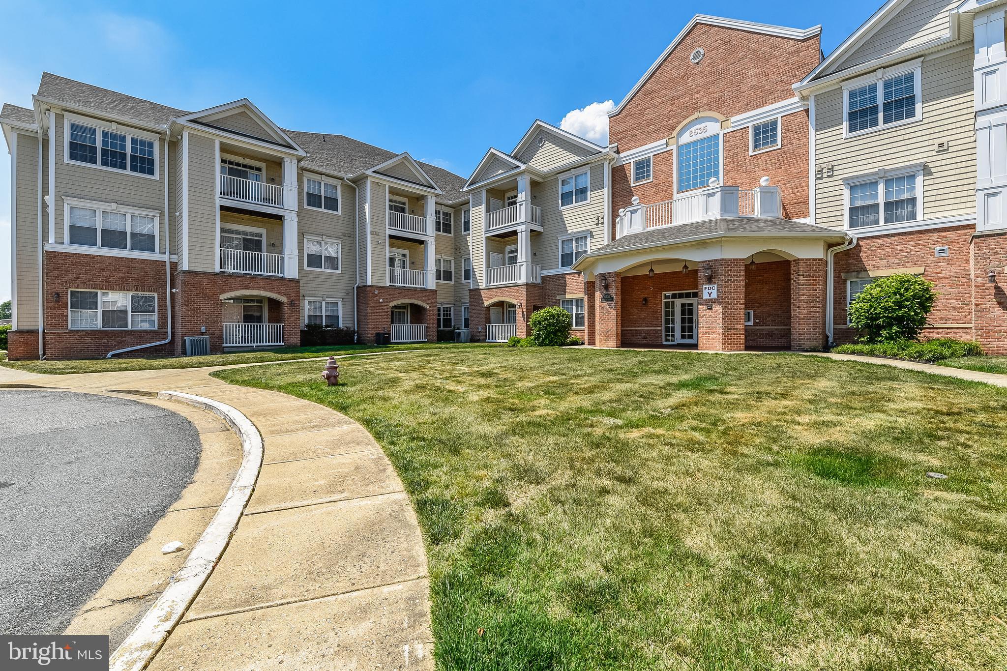 LUXURY LIVING AT IT'S BEST!   UNIQUE 1142 SQ FT, MAIN LEVEL CONDO OFFERS PRIMARY BEDROOM WITH WALK IN CLOSET, BATHROOM SUITE, OVERSIZED LIVING ROOM, 3 OPTIONS FOR DINING SPACE THAT INCLUDE OVERSIZED KITCHEN, LIVING ROOM, AND DEN.  THIS ELEGANT OPEN FLOOR PLAN OFFERS ALL OF THE SPACE AND LUXURY THAT YOU HAVE BEEN LOOKING FOR!  NOT YOUR COOKIE CUTTER CONDO!  BONUS FEATURE!  UNDERGROUND GARAGE WITH 1 PARKING SPOT.  CLOSE TO I97, SHOPPING, RESTAURANTS AND MORE.  MOVE IN READY!!