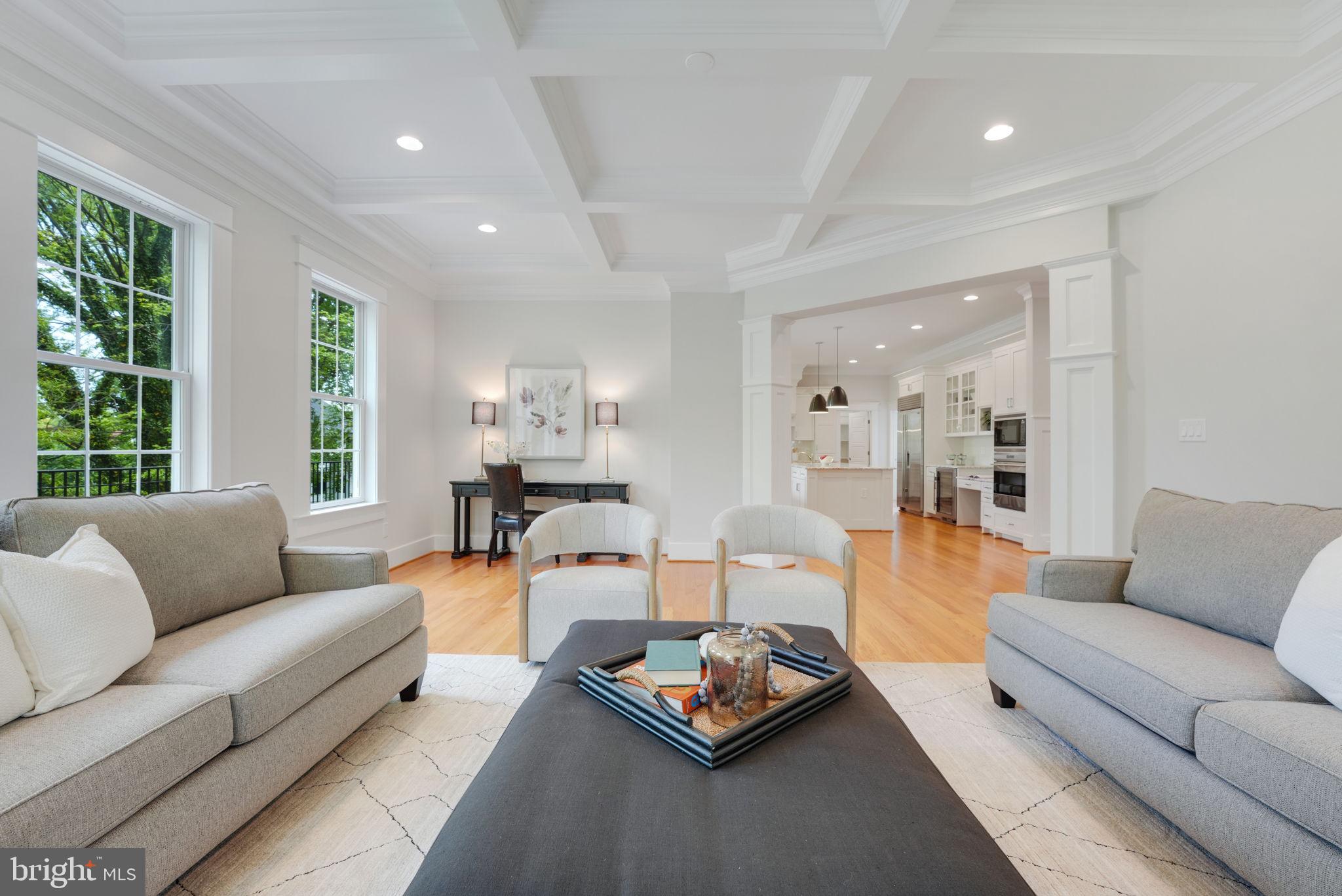 CRESCENT HILLS - Residential