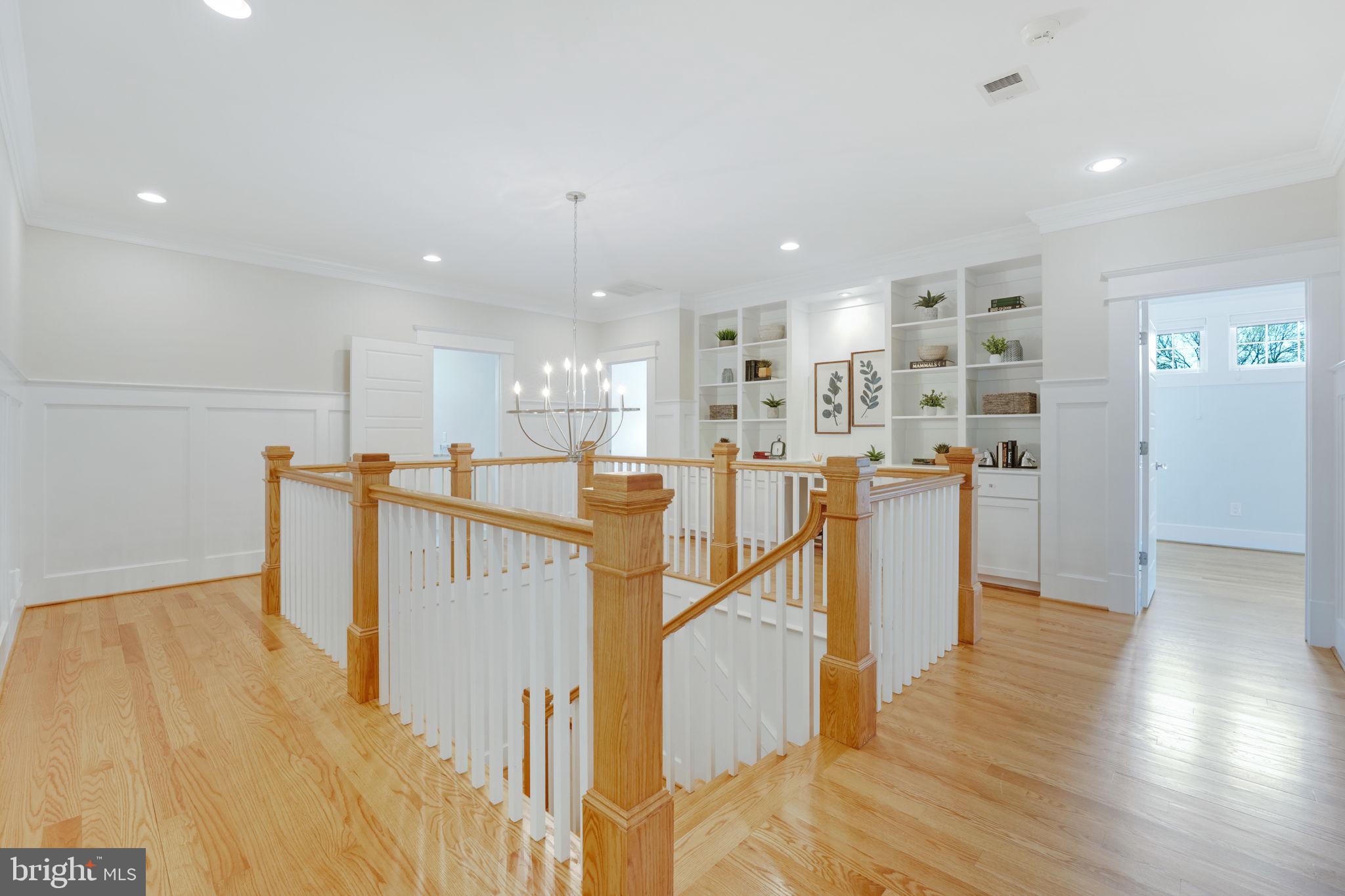 CRESCENT HILLS - Residential