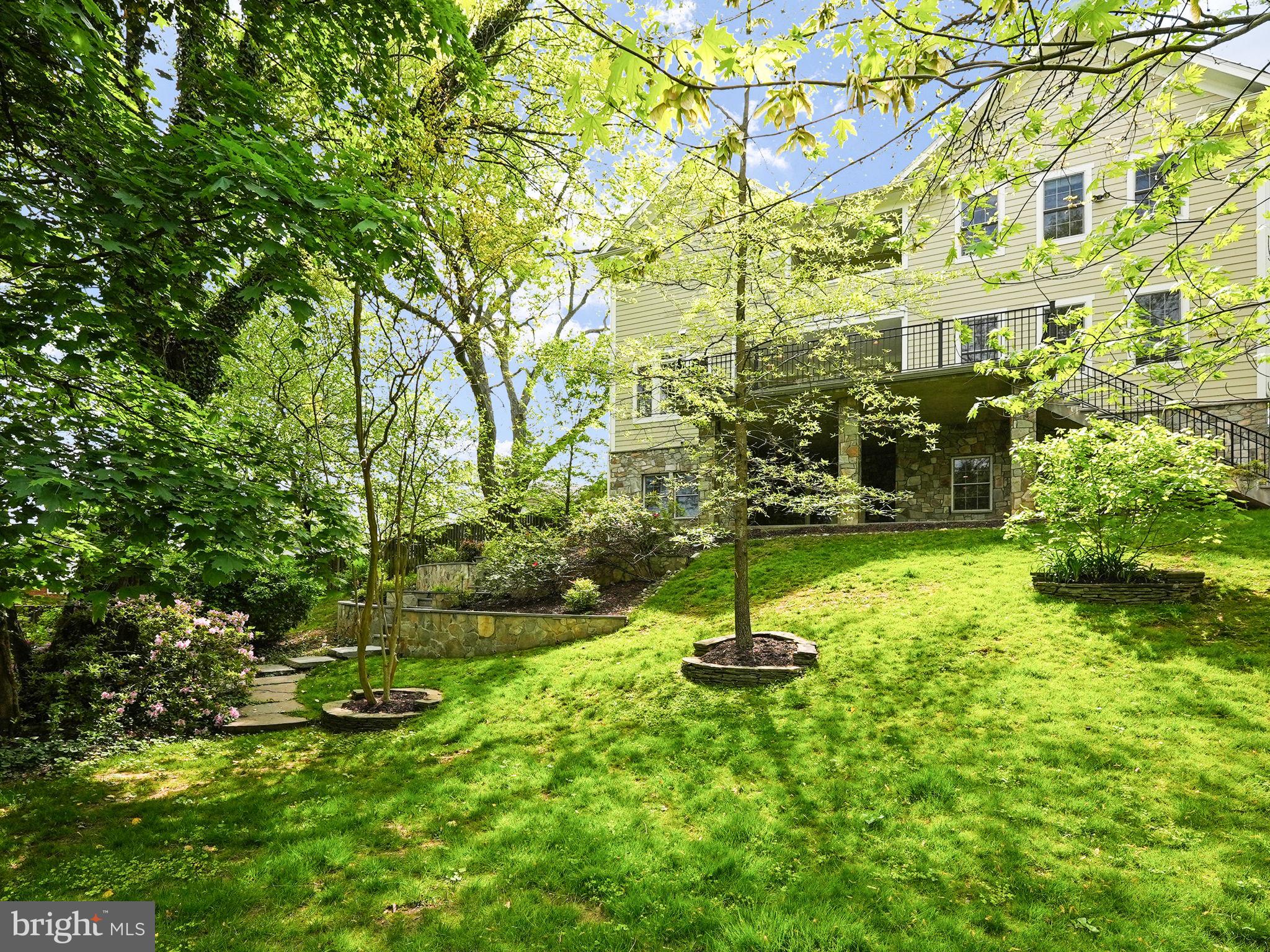 CRESCENT HILLS - Residential