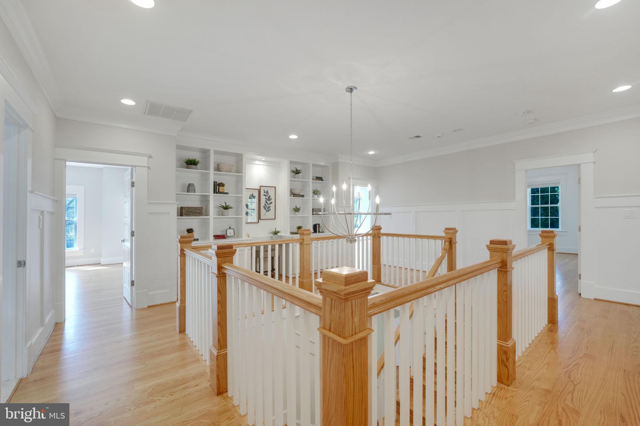 CRESCENT HILLS - Residential