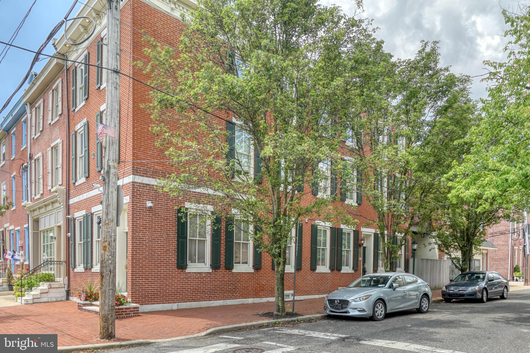 QUEEN VILLAGE - Residential
