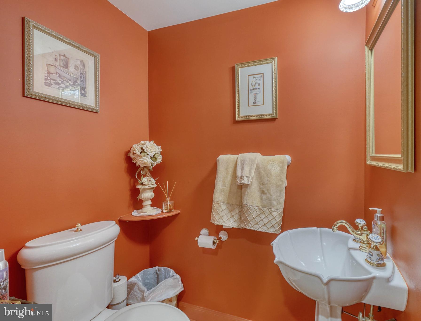QUEEN VILLAGE - Residential