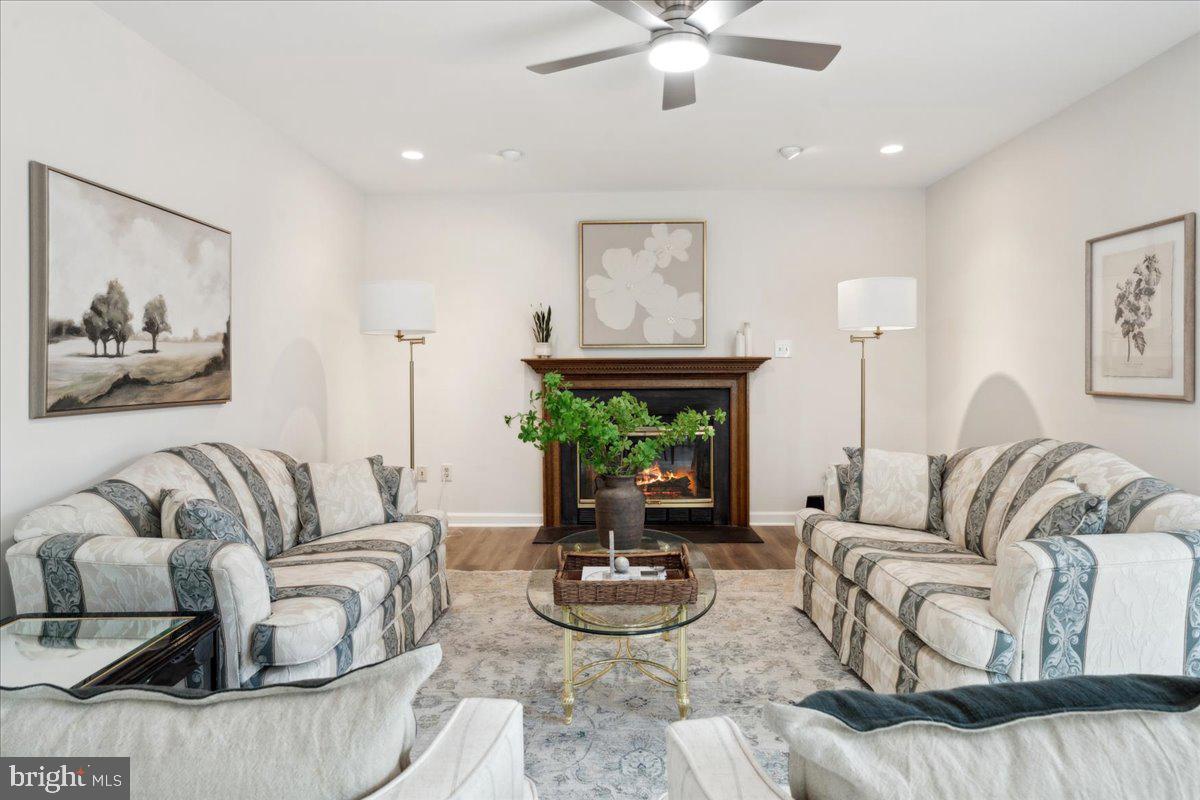 CRESTBROOK - Residential