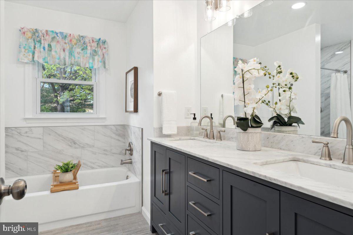 CRESTBROOK - Residential