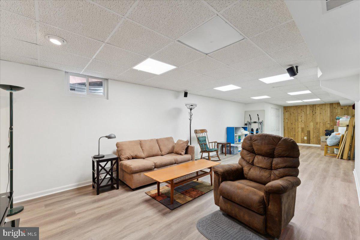 CRESTBROOK - Residential