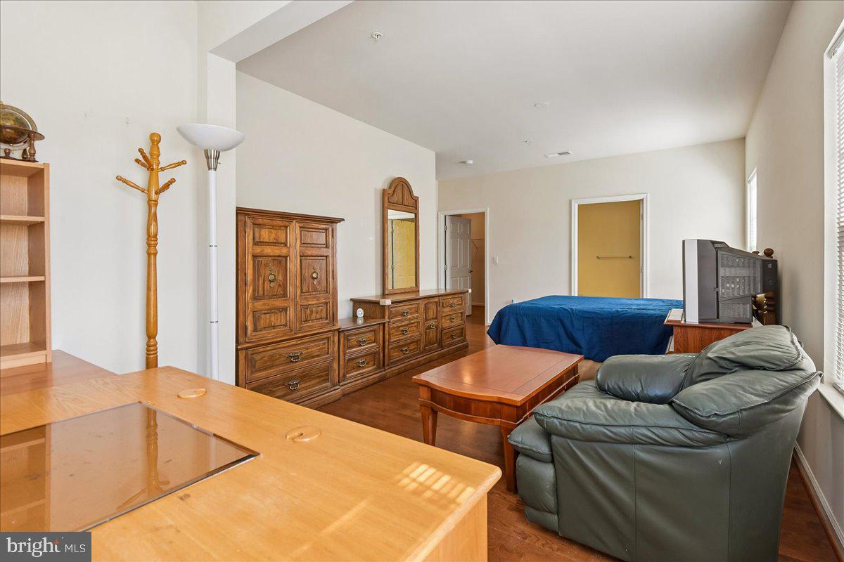 COURTYARDS AT WAVERLY WOODS EAST - Residential
