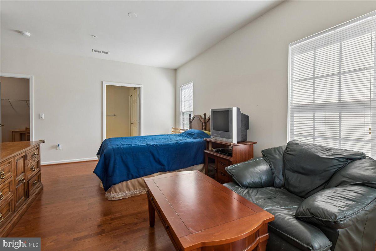 COURTYARDS AT WAVERLY WOODS EAST - Residential