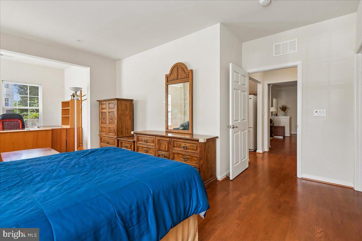 COURTYARDS AT WAVERLY WOODS EAST - Residential