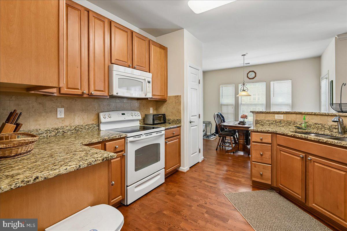 COURTYARDS AT WAVERLY WOODS EAST - Residential