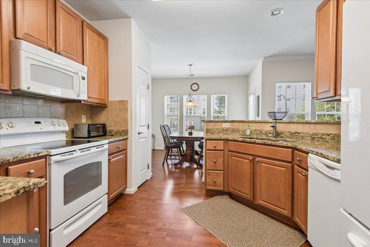 COURTYARDS AT WAVERLY WOODS EAST - Residential