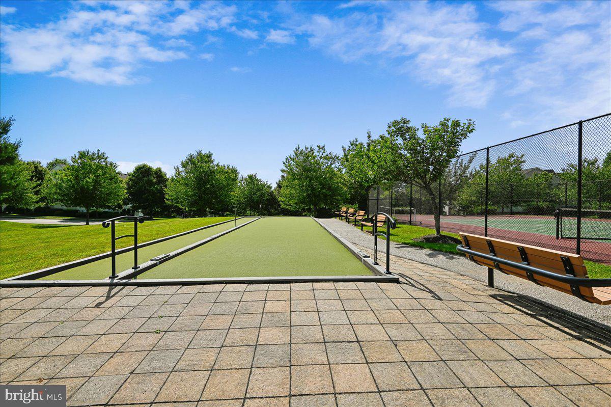 COURTYARDS AT WAVERLY WOODS EAST - Residential