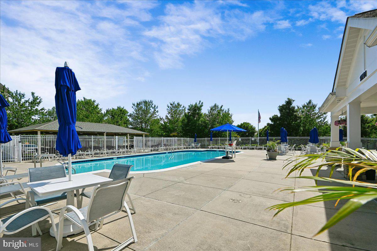 COURTYARDS AT WAVERLY WOODS EAST - Residential