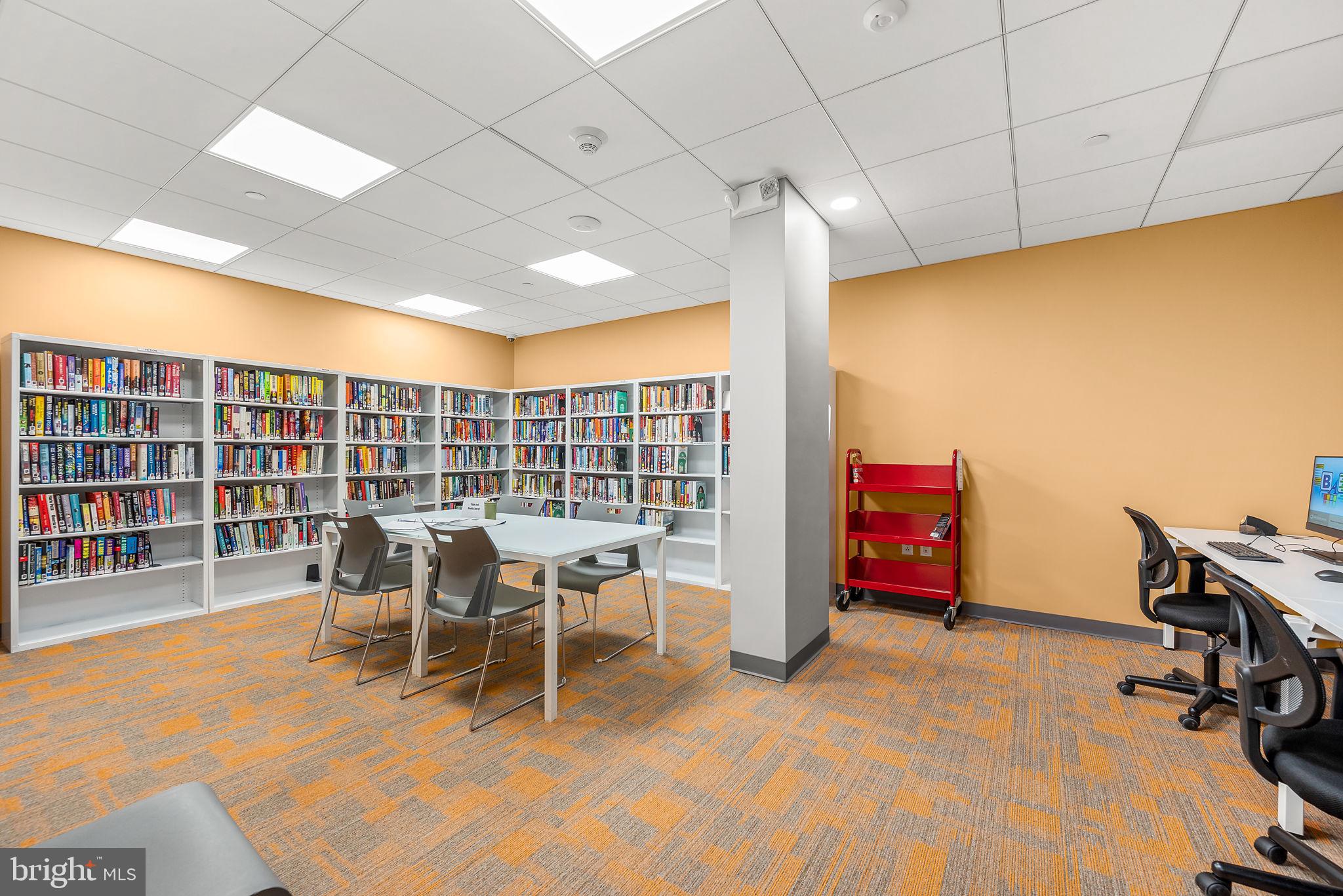 LOGAN SQUARE - Residential