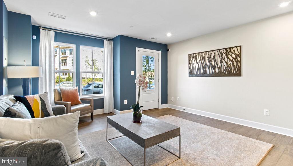 LAUREL OAKS - Residential