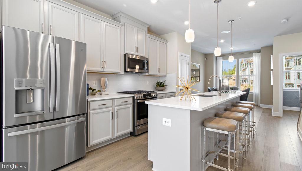LAUREL OAKS - Residential