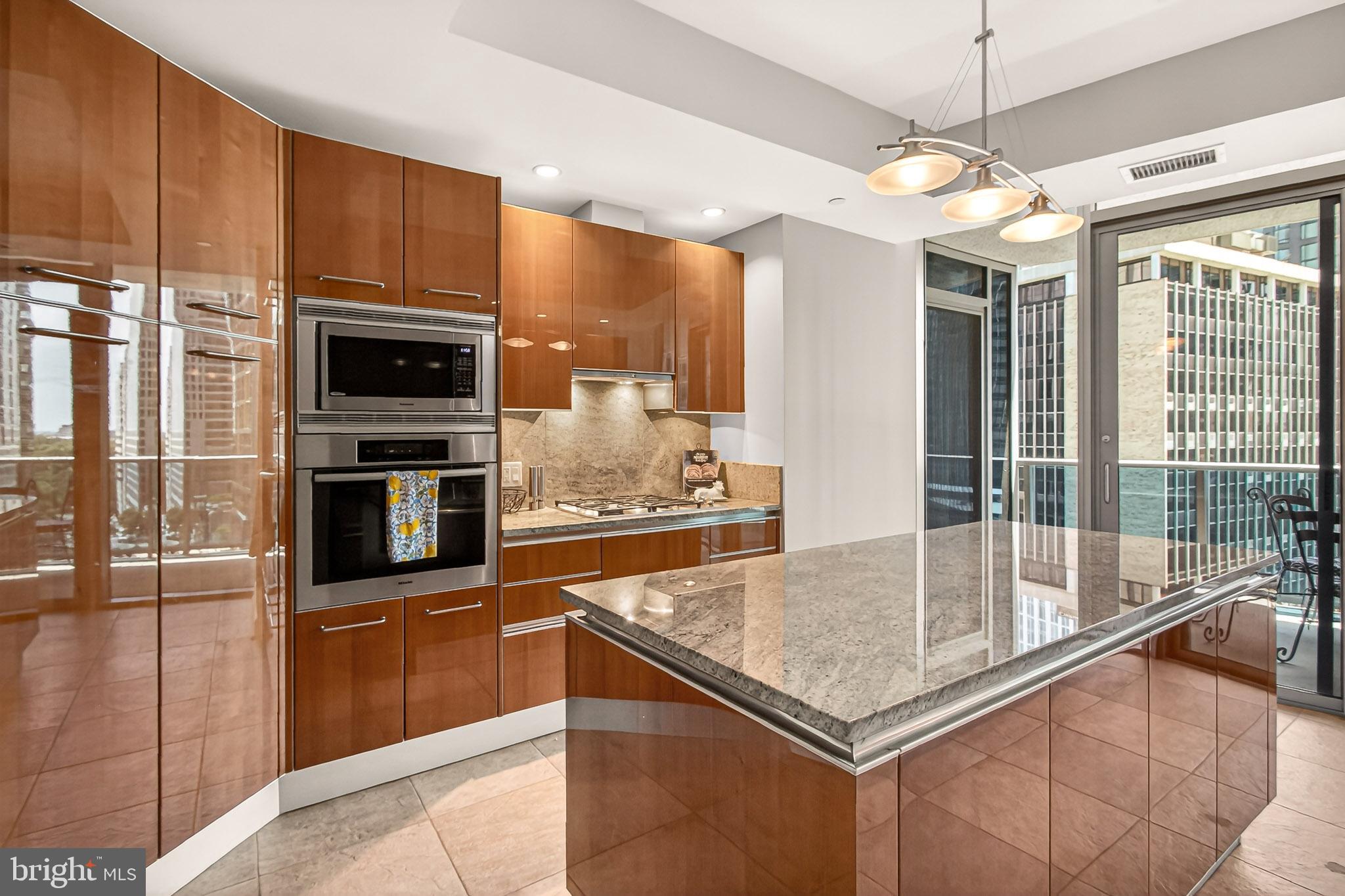 TURNBERRY TOWER - Residential