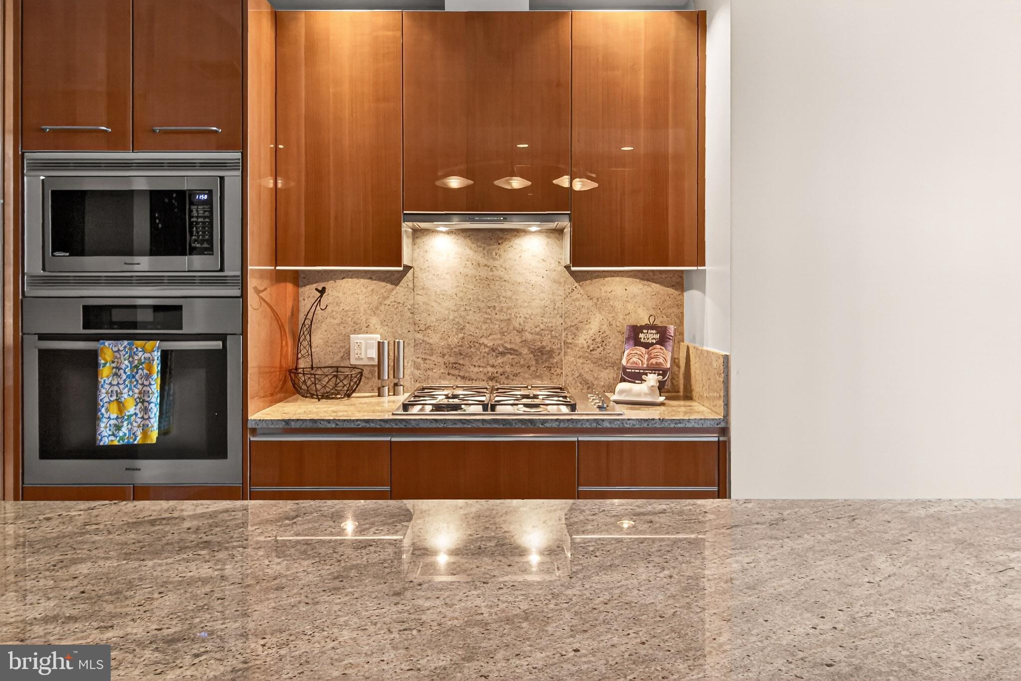 TURNBERRY TOWER - Residential