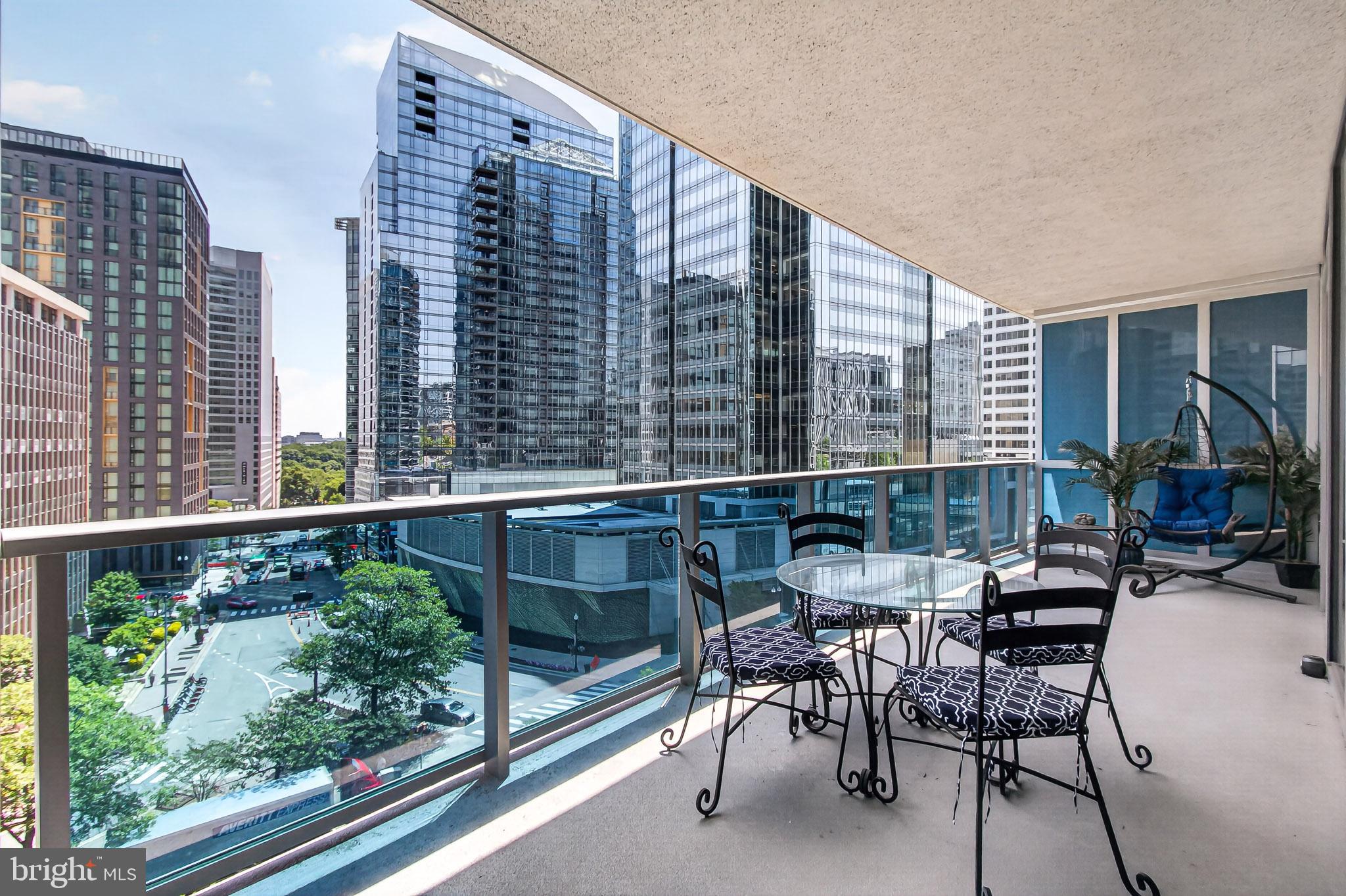 TURNBERRY TOWER - Residential
