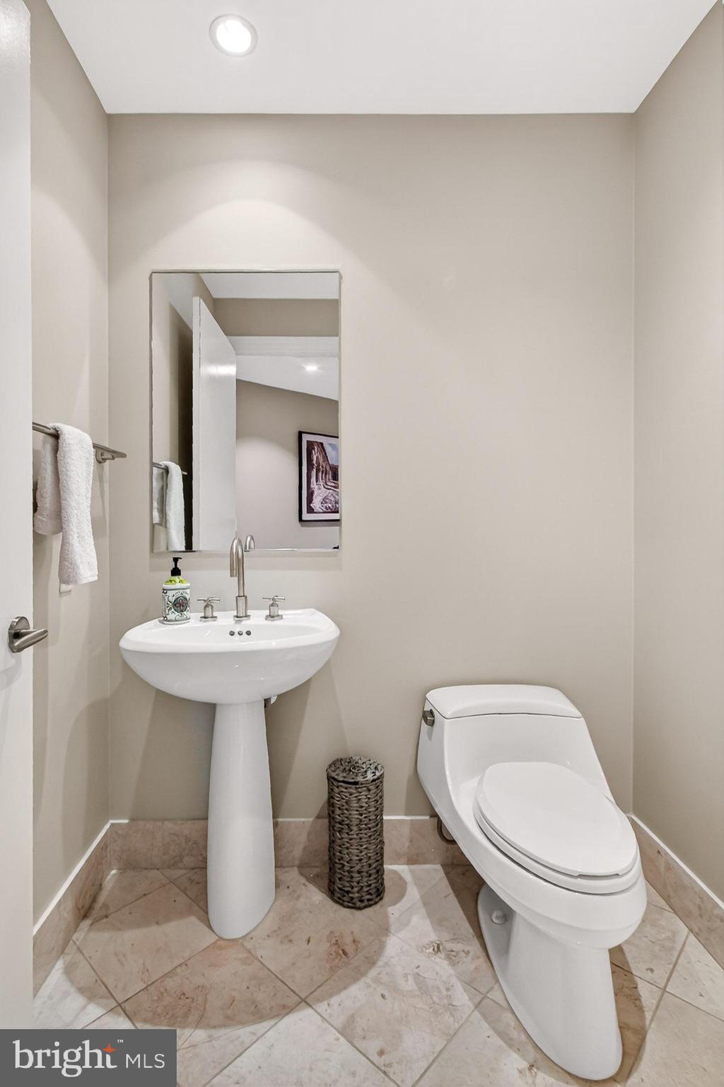 TURNBERRY TOWER - Residential