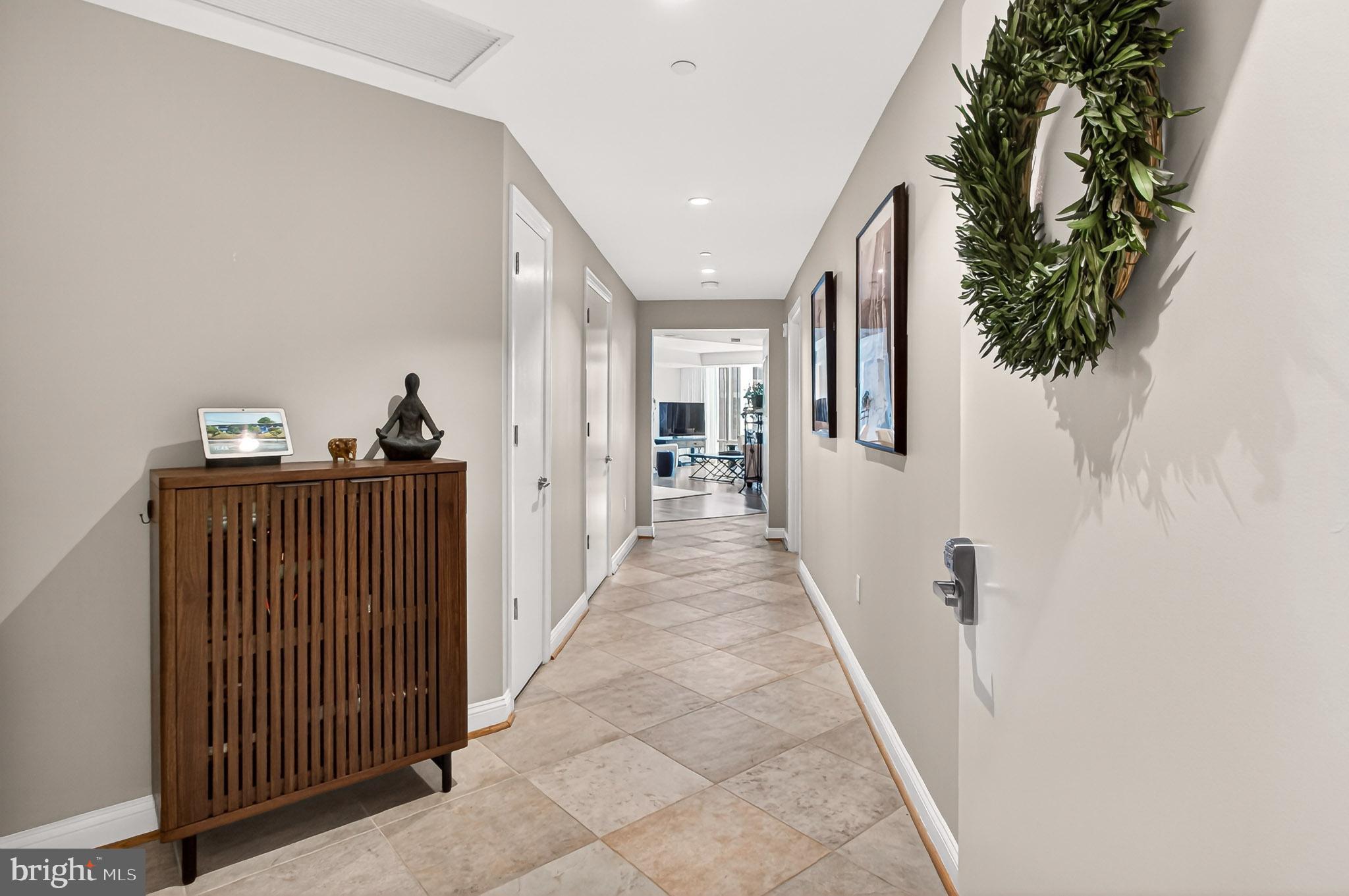 TURNBERRY TOWER - Residential