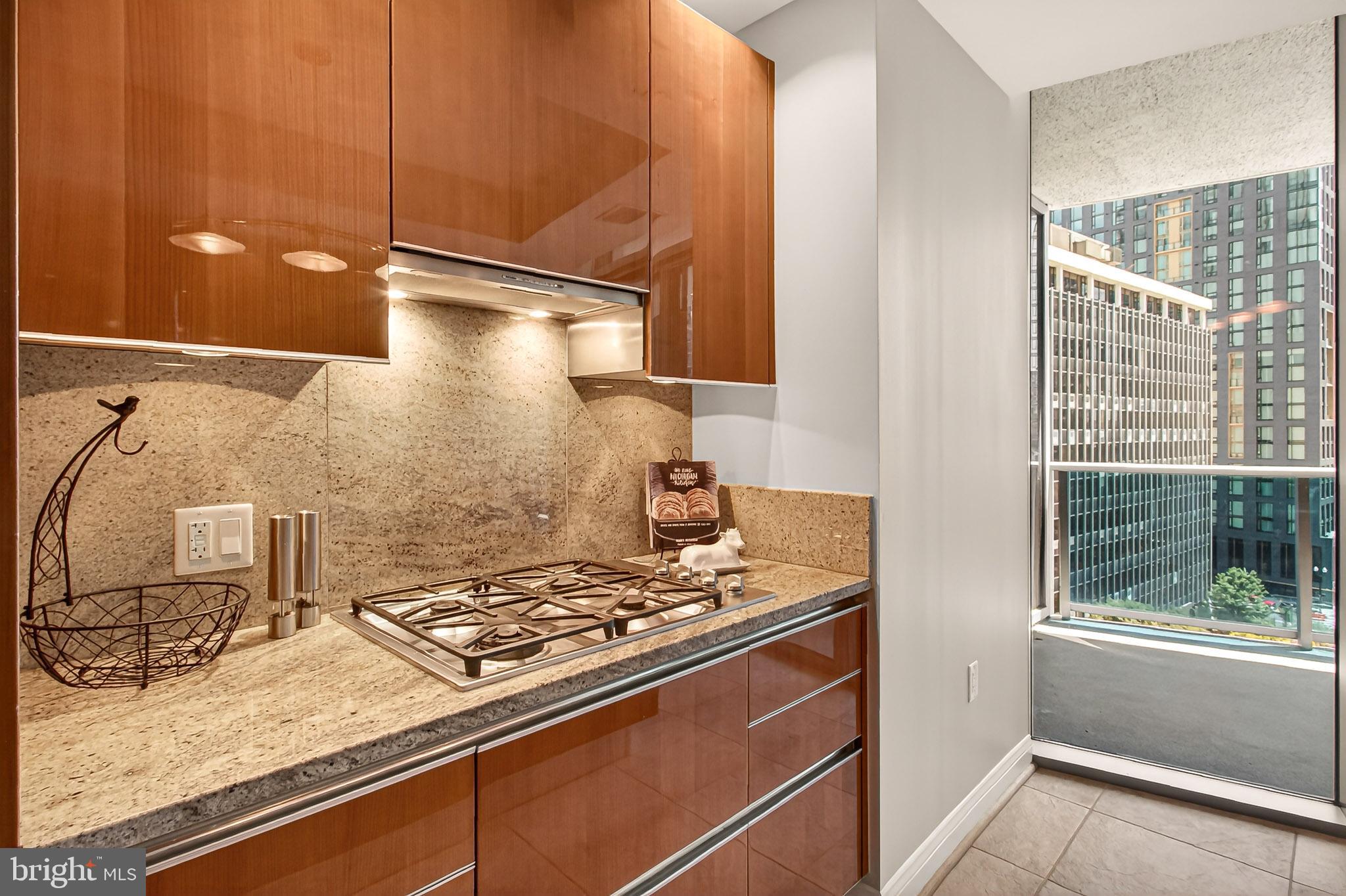 TURNBERRY TOWER - Residential