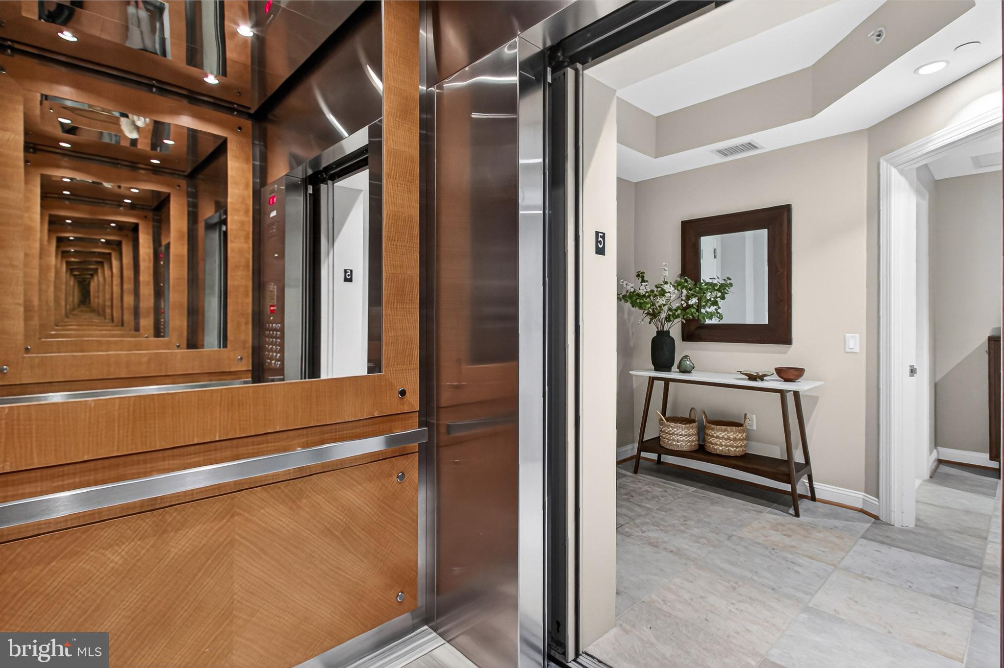 TURNBERRY TOWER - Residential