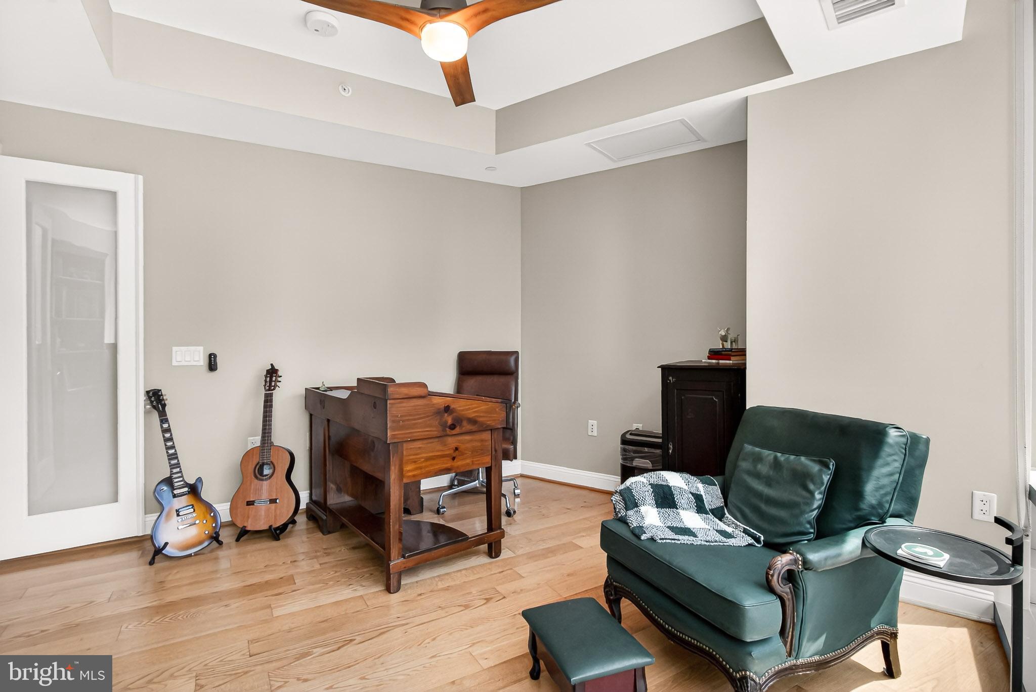TURNBERRY TOWER - Residential
