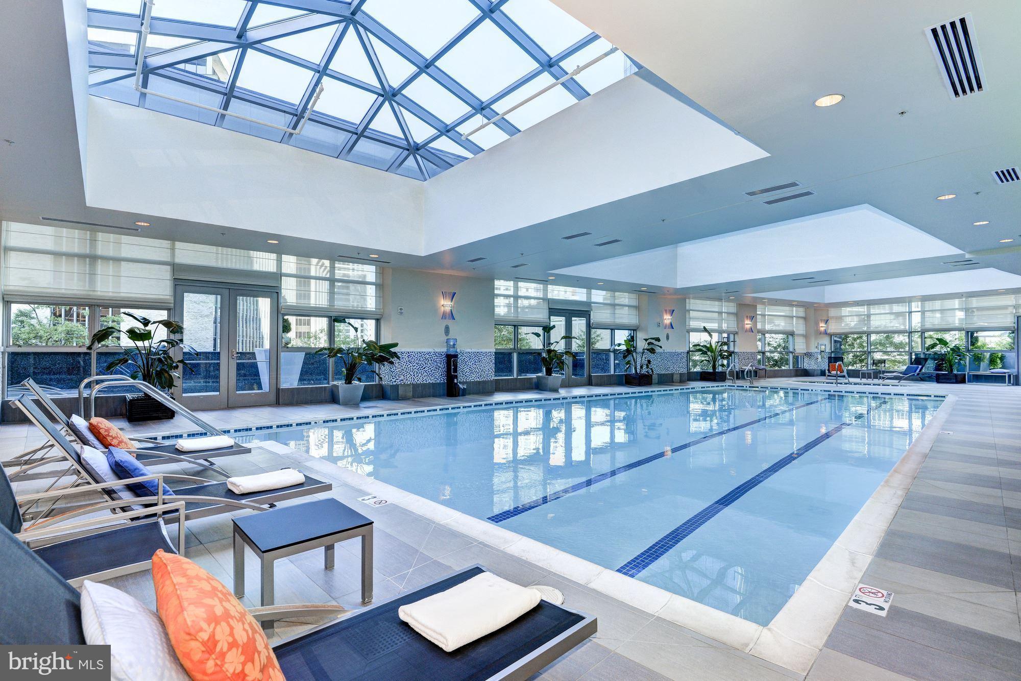 TURNBERRY TOWER - Residential