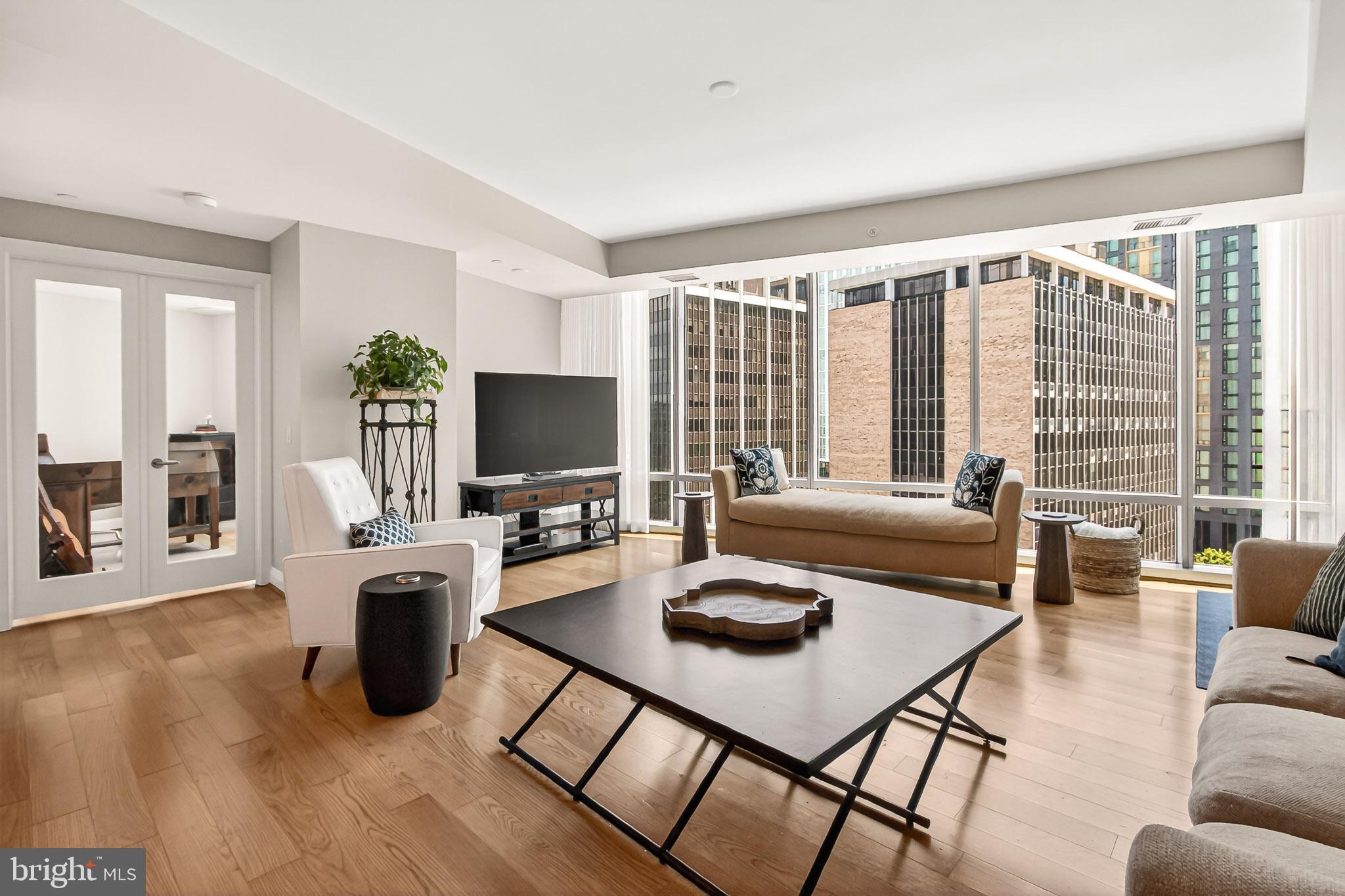 TURNBERRY TOWER - Residential