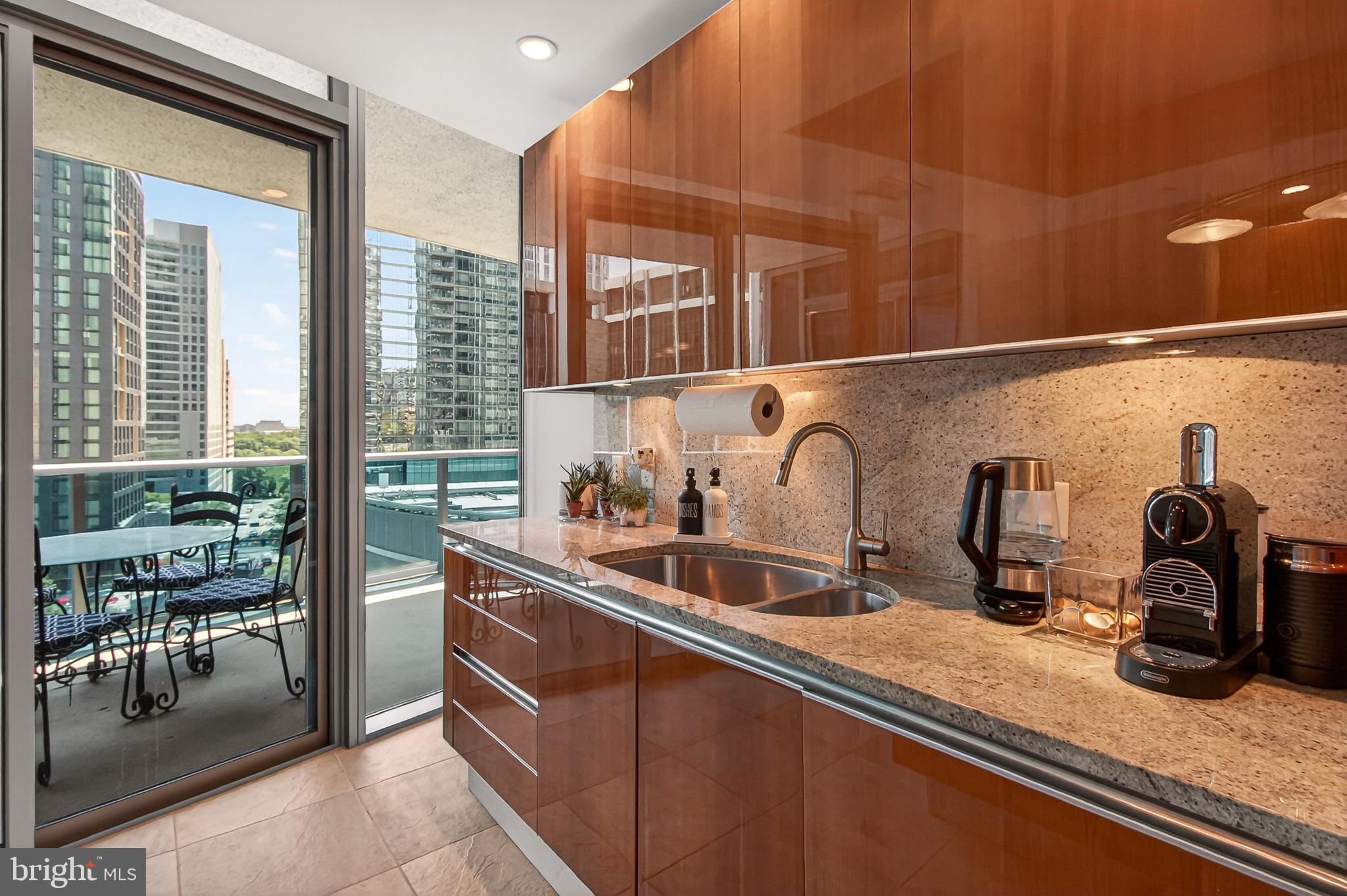 TURNBERRY TOWER - Residential