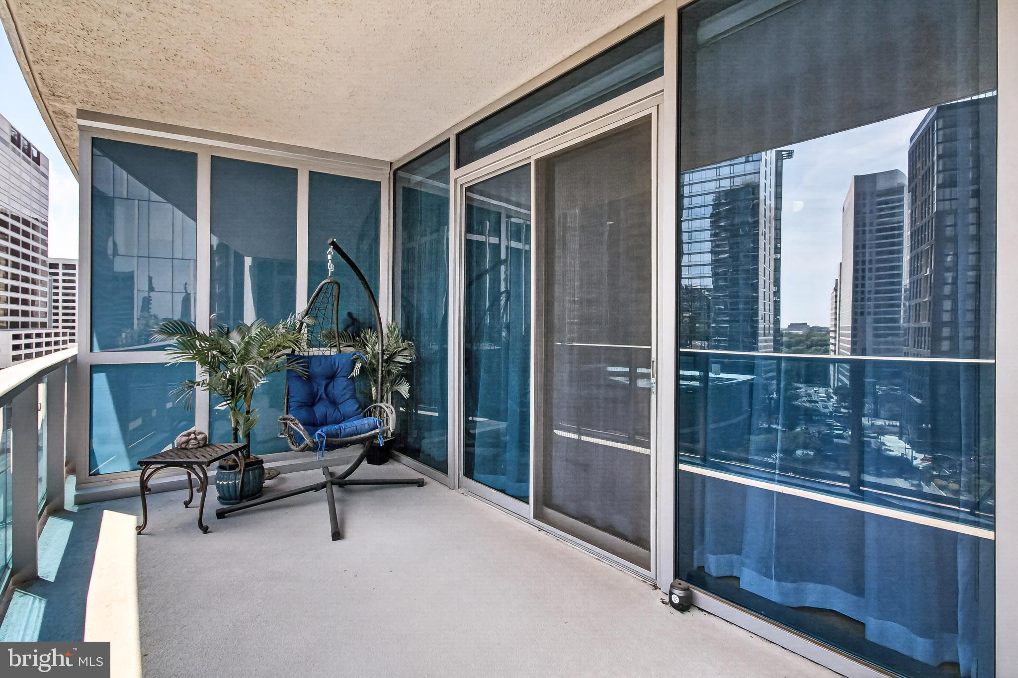 TURNBERRY TOWER - Residential