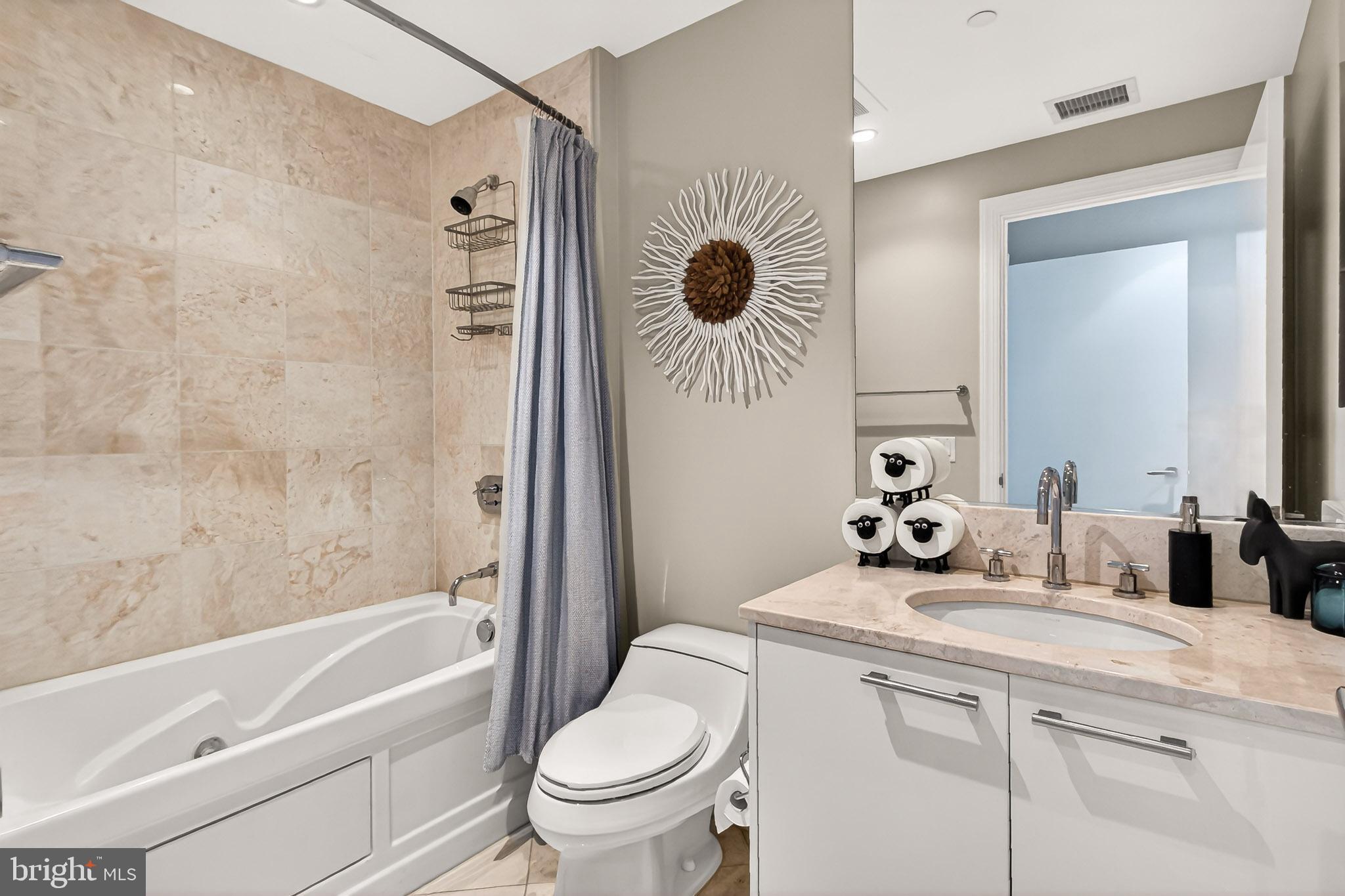 TURNBERRY TOWER - Residential