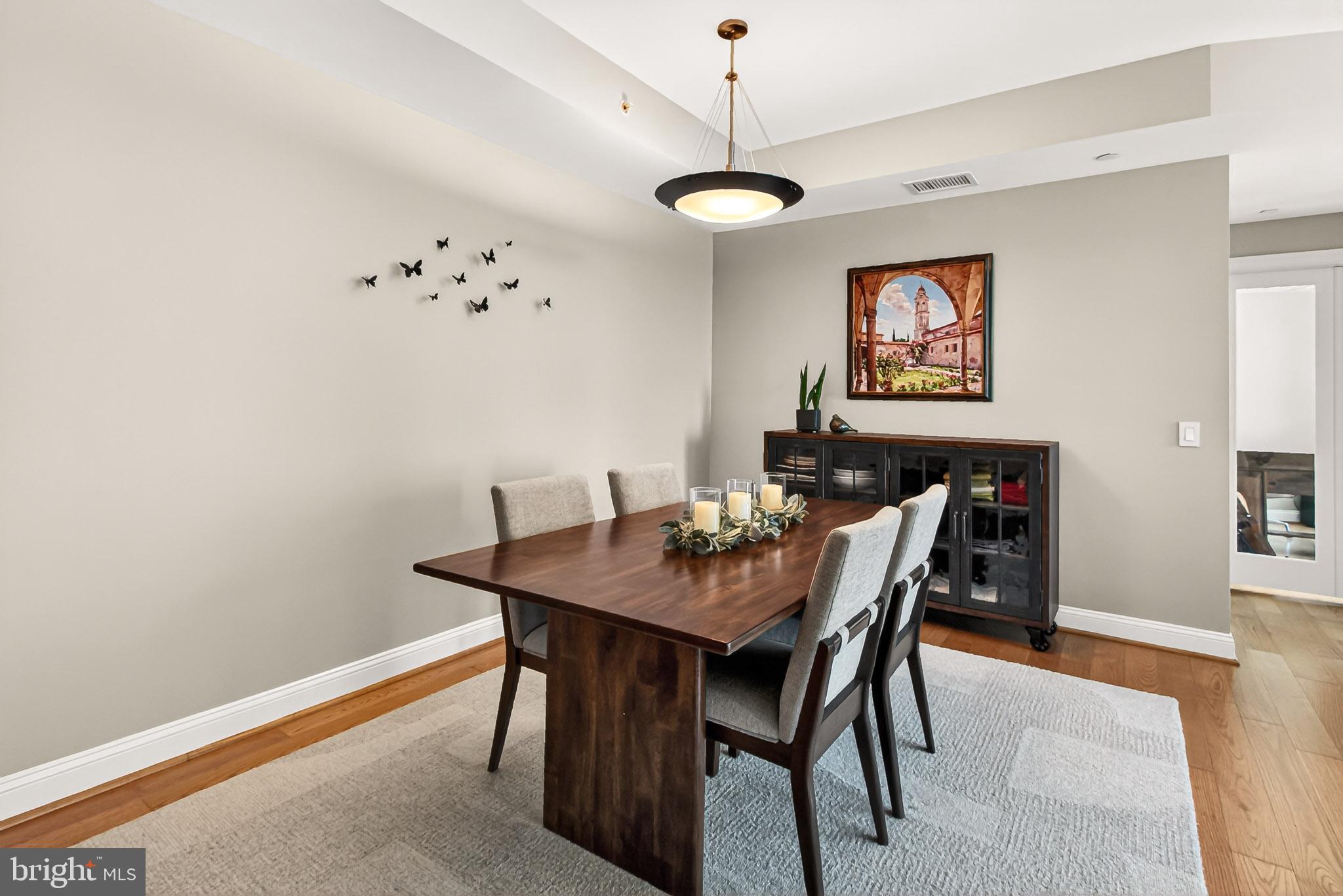 TURNBERRY TOWER - Residential